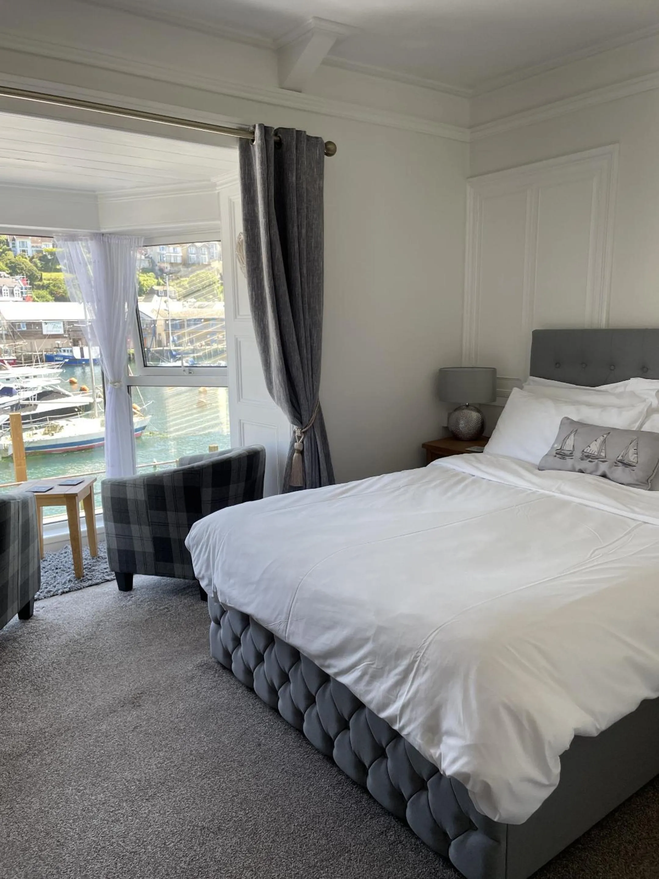 Bedroom, Bed in Little Mainstone Guest House