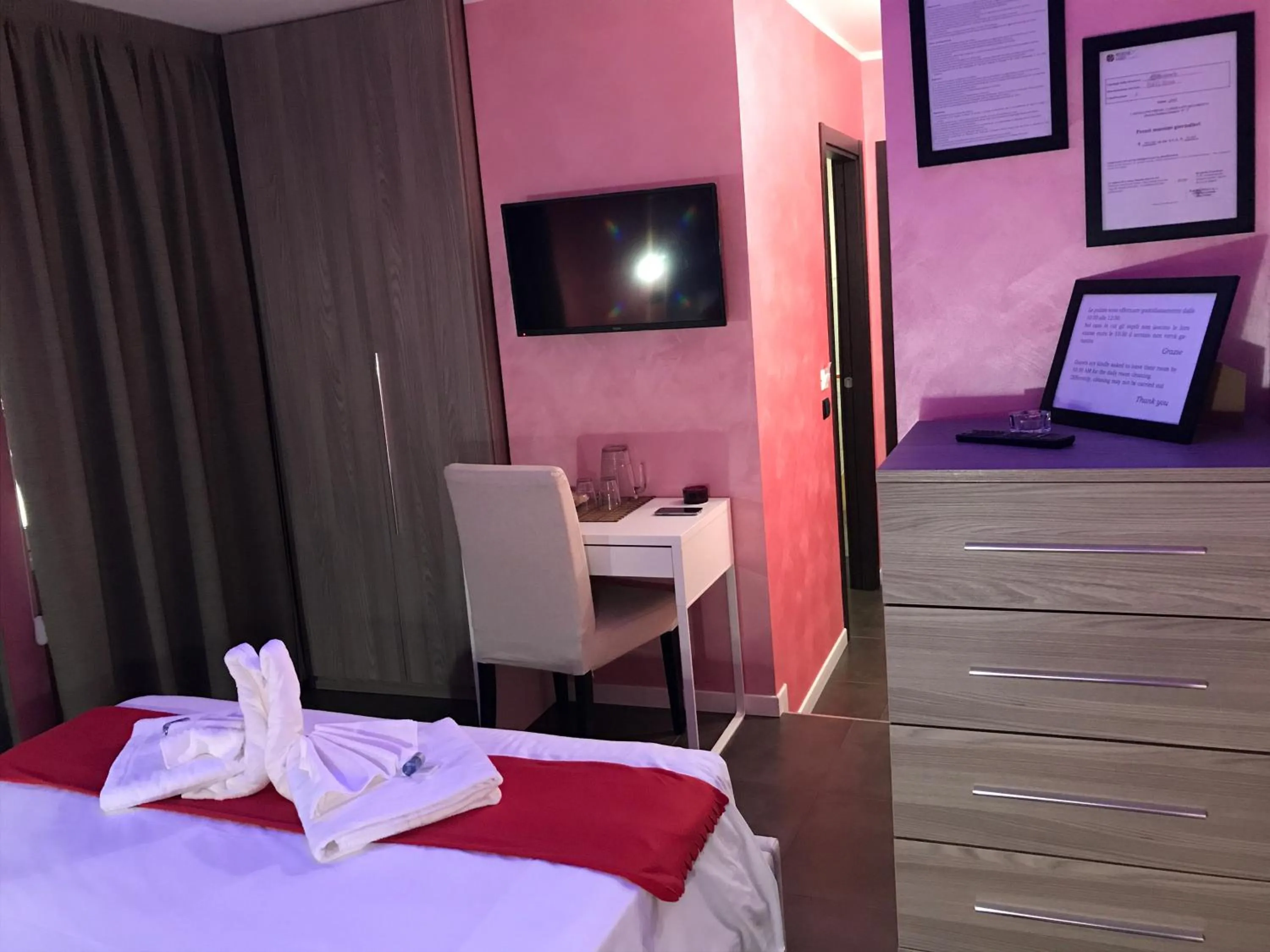 Decorative detail, Bed in B&B Roma