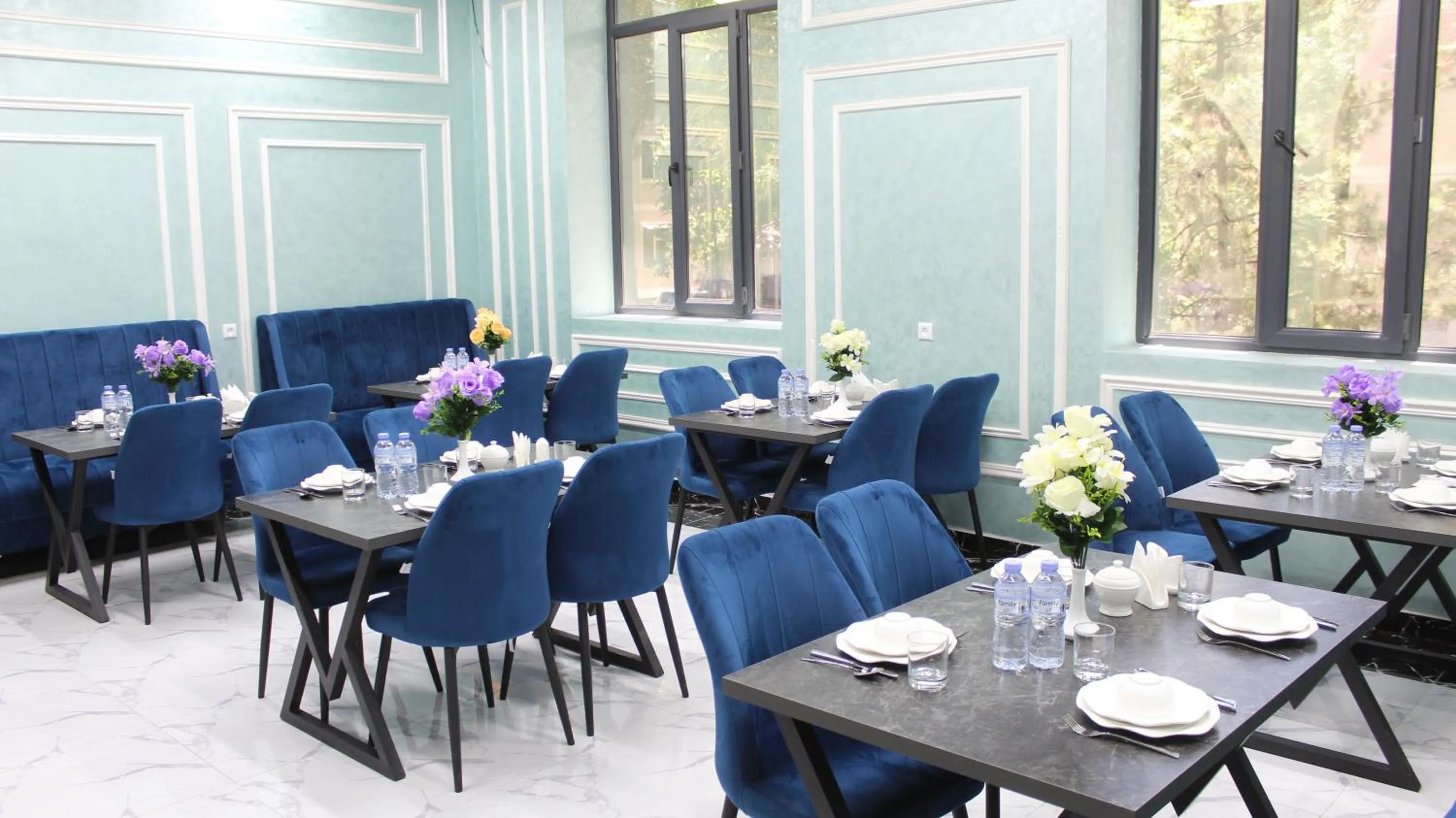 Restaurant/places to eat in Grand Shosh Hotel