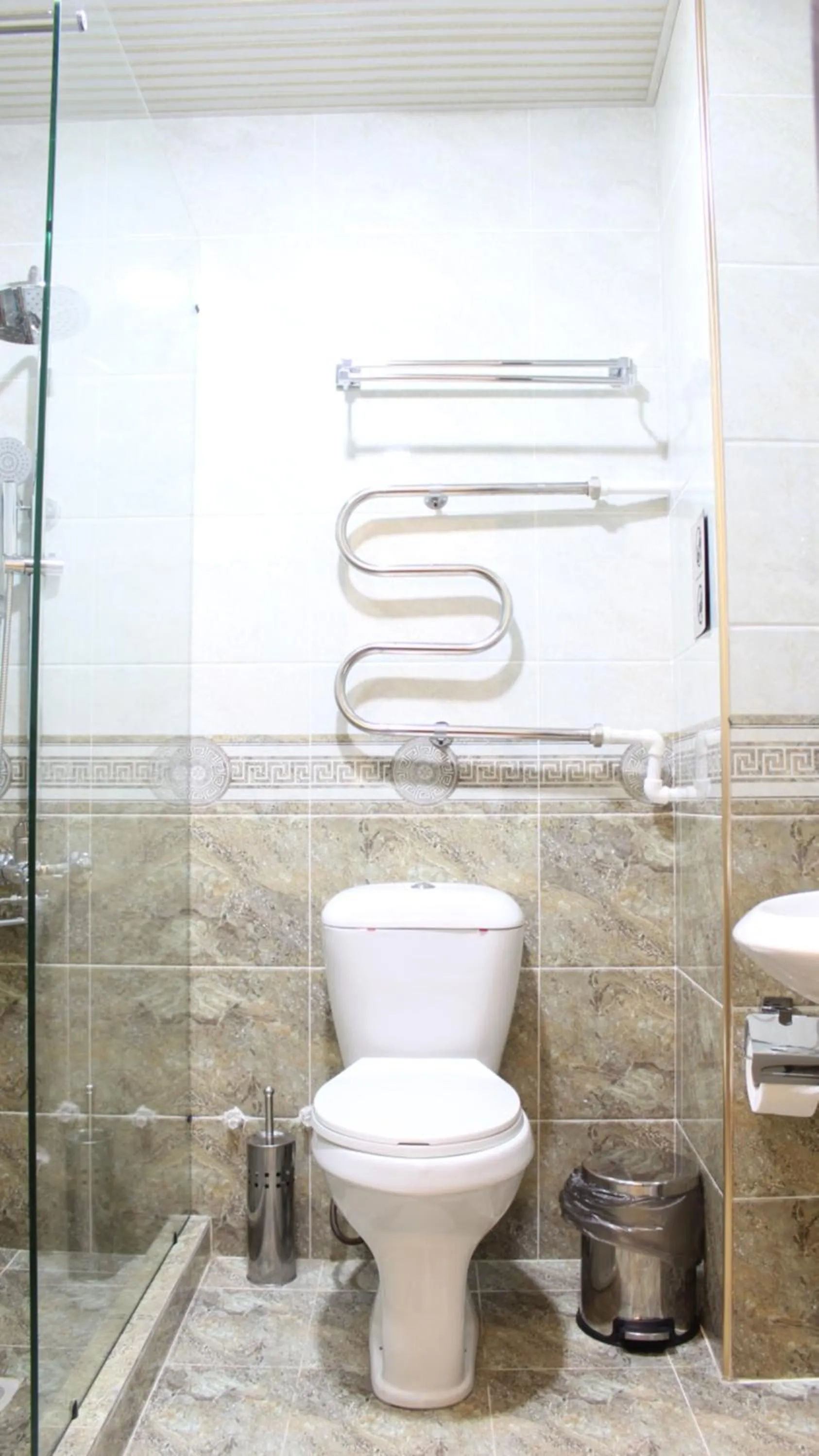 Shower in Grand Shosh Hotel