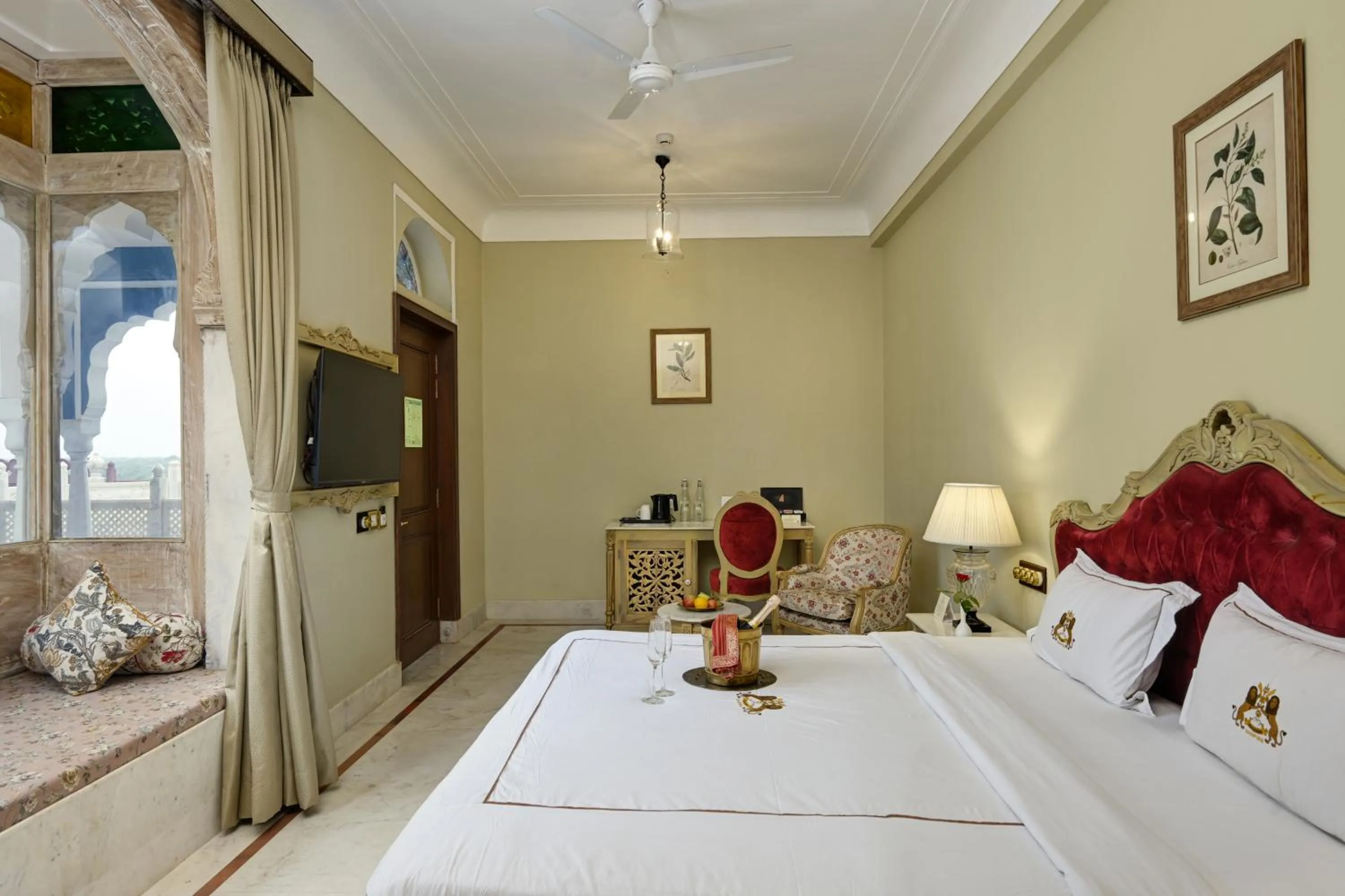 Bedroom, Bed in Shahpura Haveli
