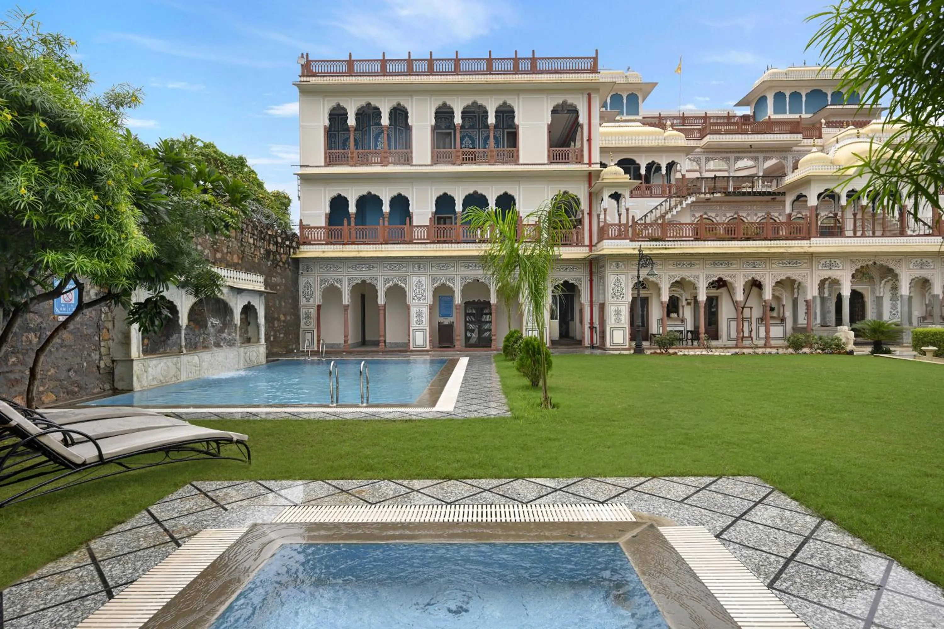 Pool view in Shahpura Haveli
