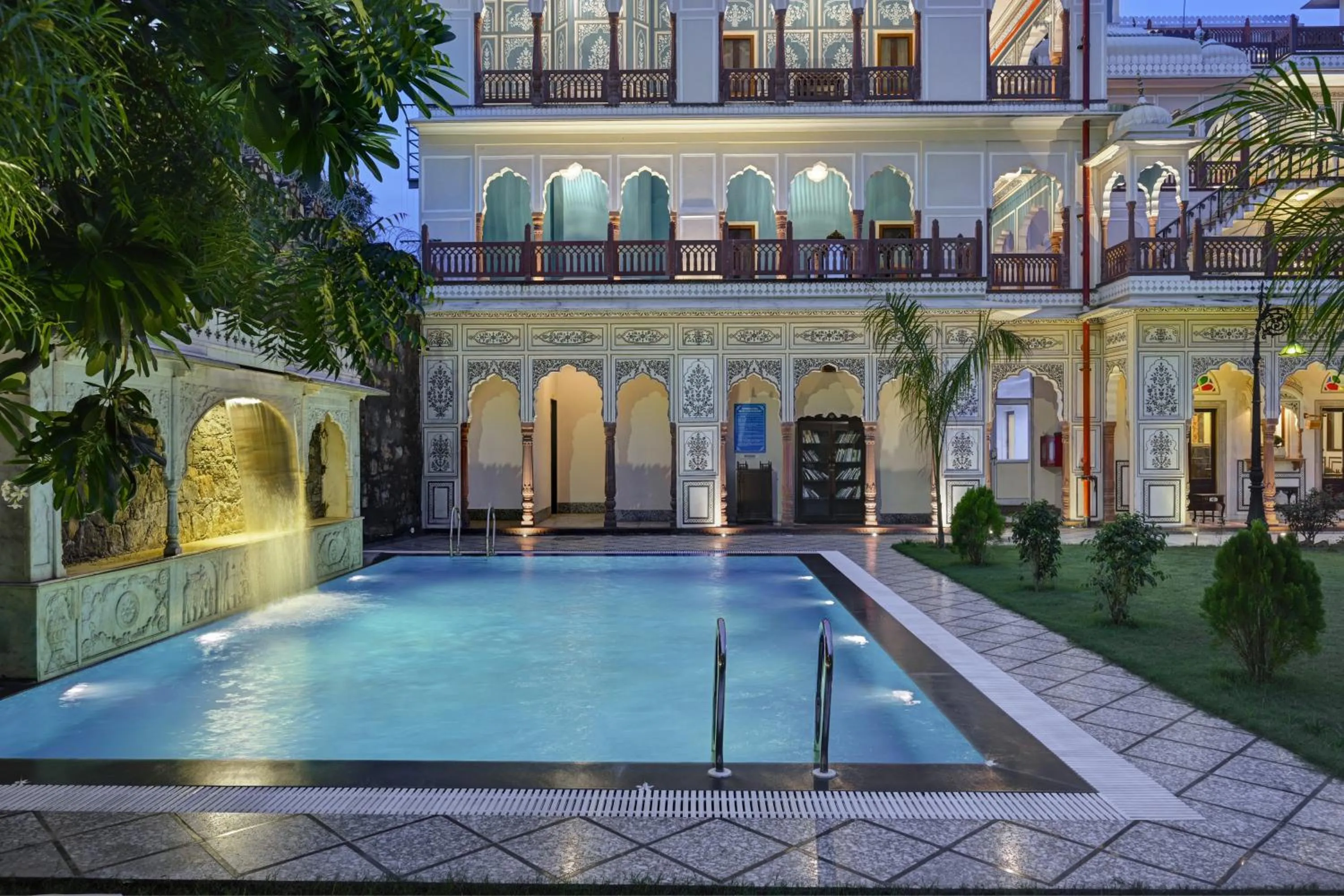 Pool view in Shahpura Haveli