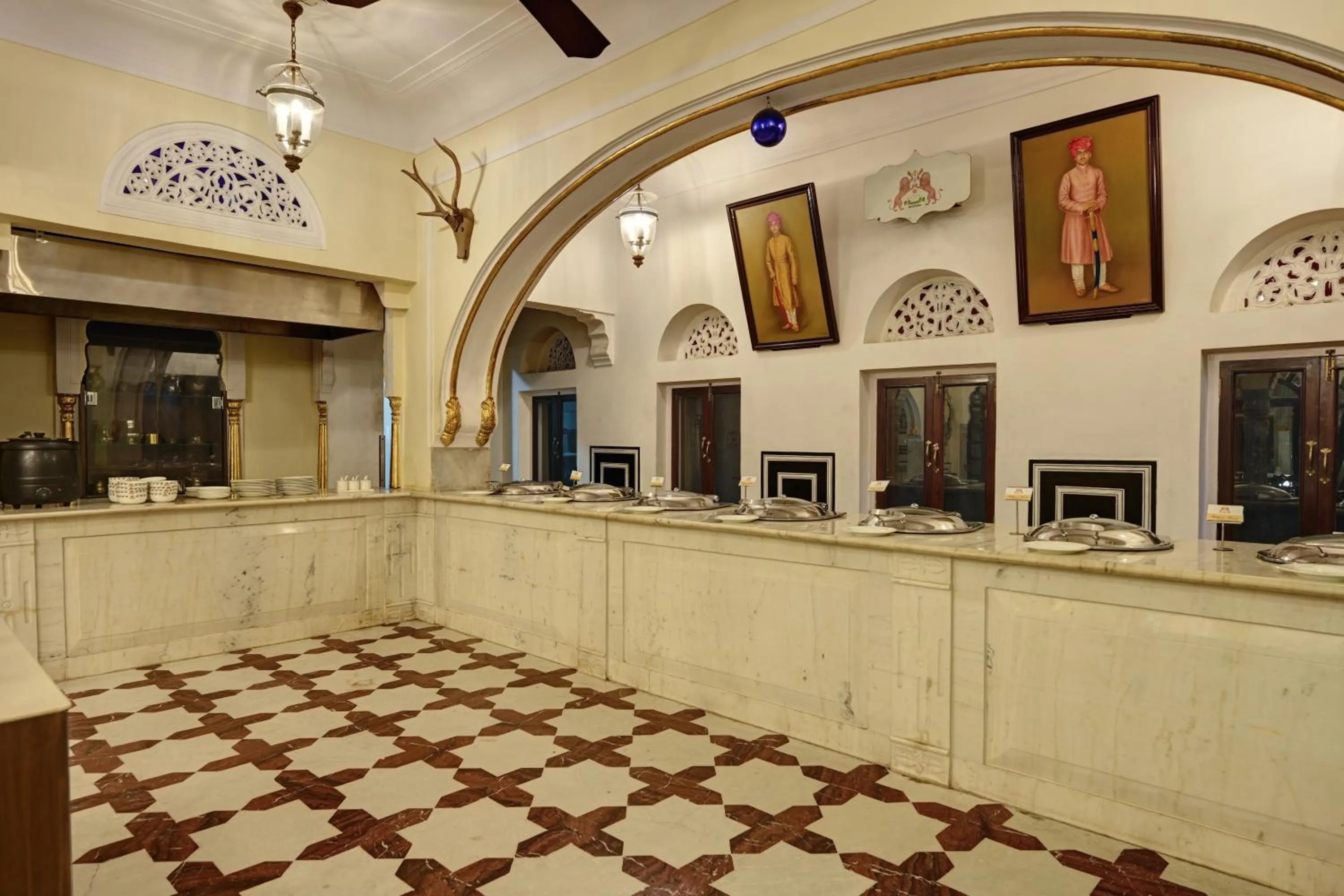 Restaurant/places to eat in Shahpura Haveli