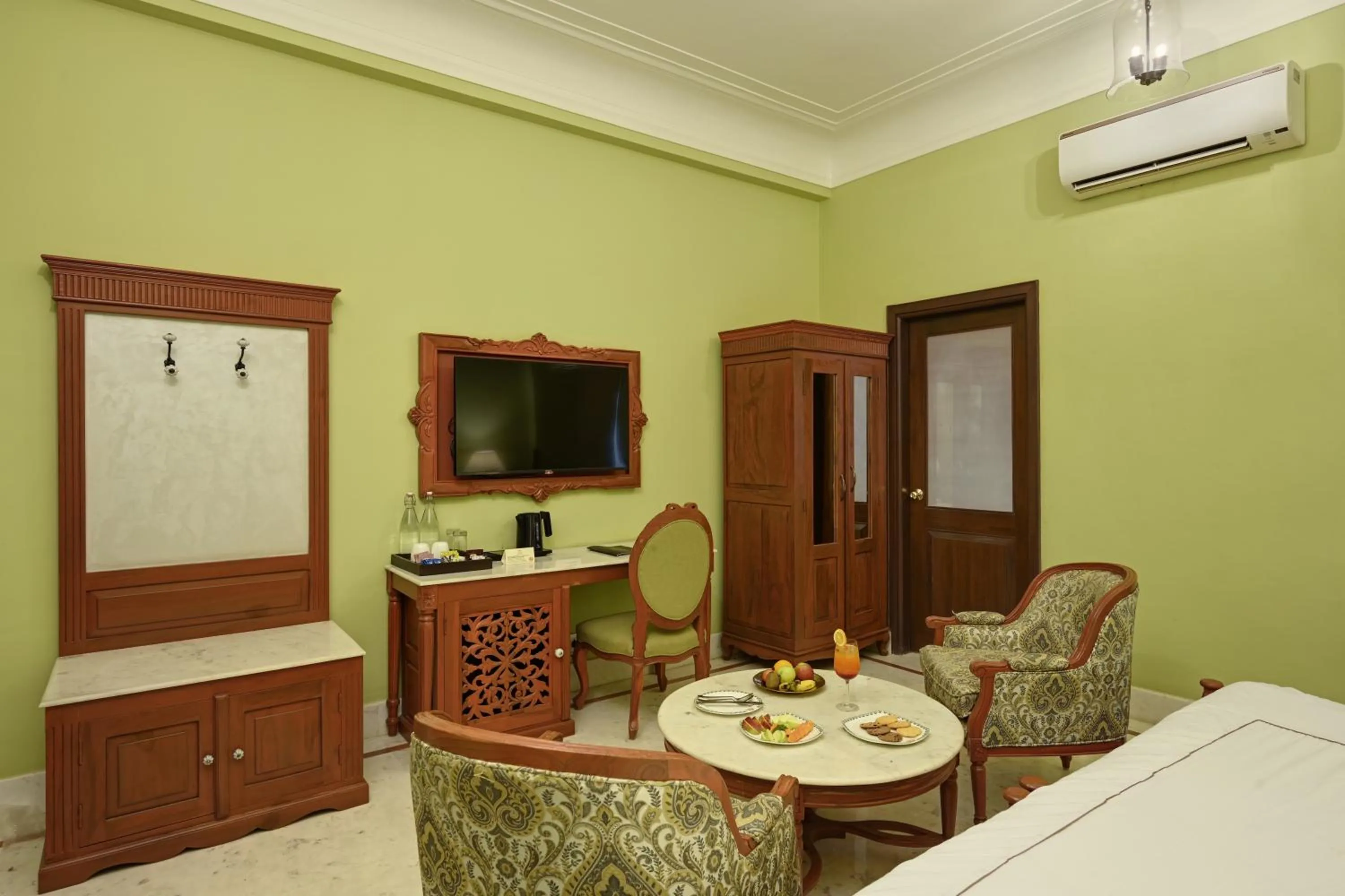 Bedroom, Bed in Shahpura Haveli