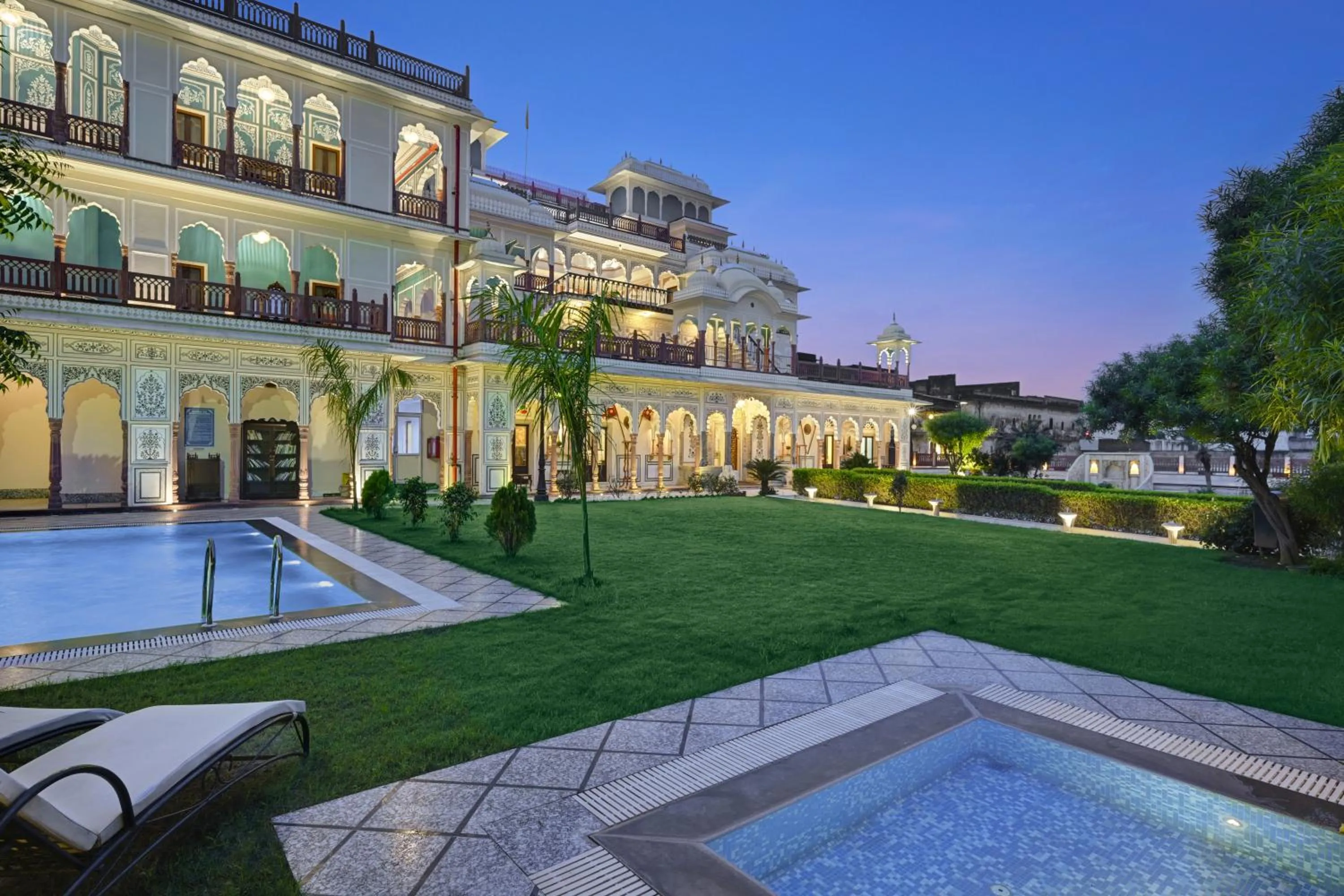 Pool view in Shahpura Haveli