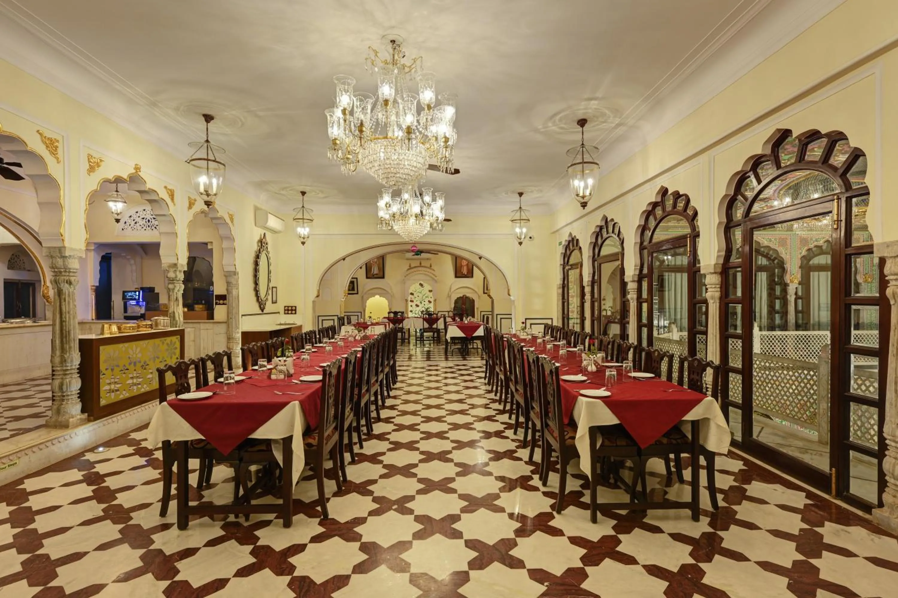 Restaurant/places to eat in Shahpura Haveli