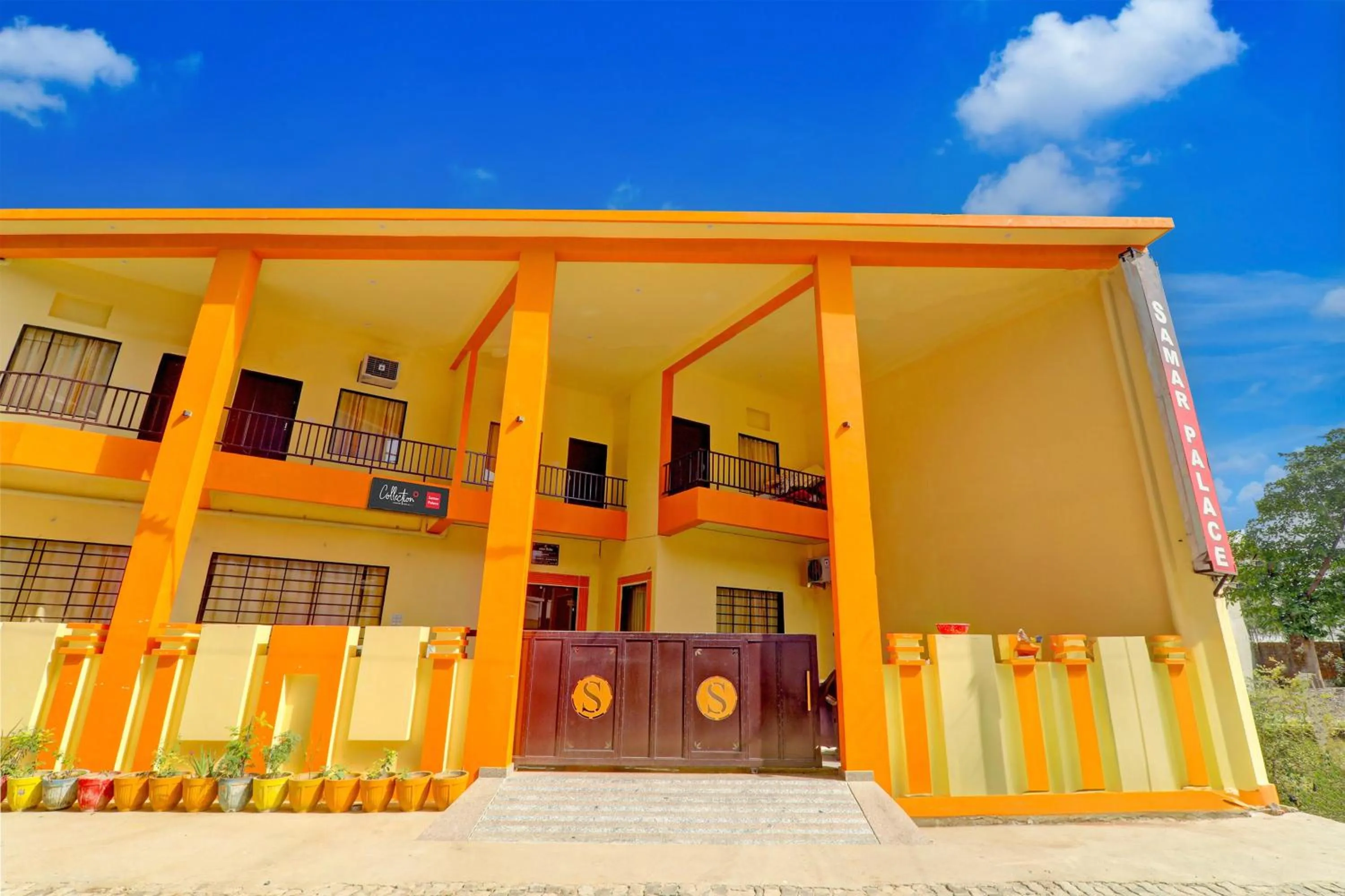 Facade/entrance in Hotel O Samar palace