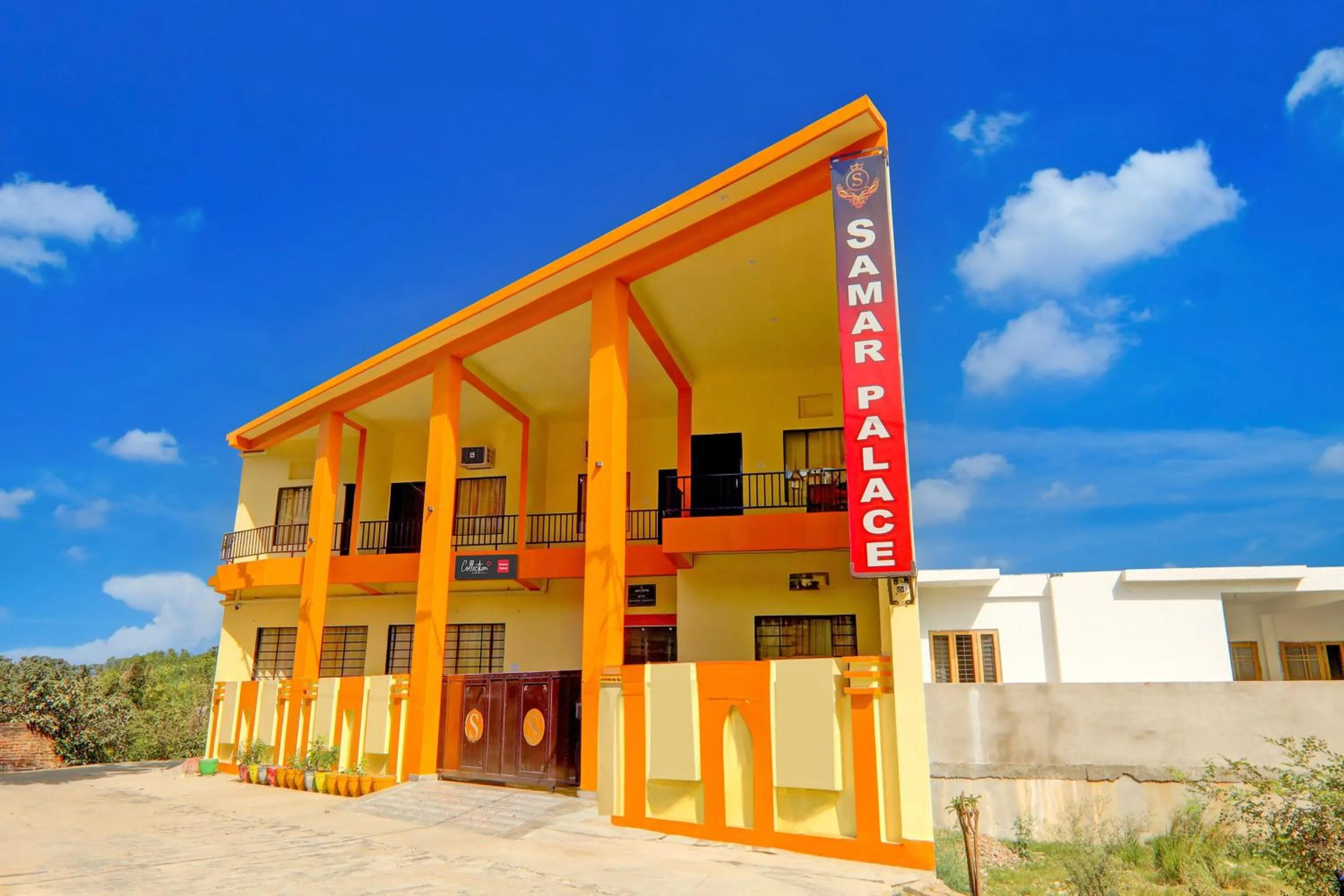 Facade/entrance in Hotel O Samar palace