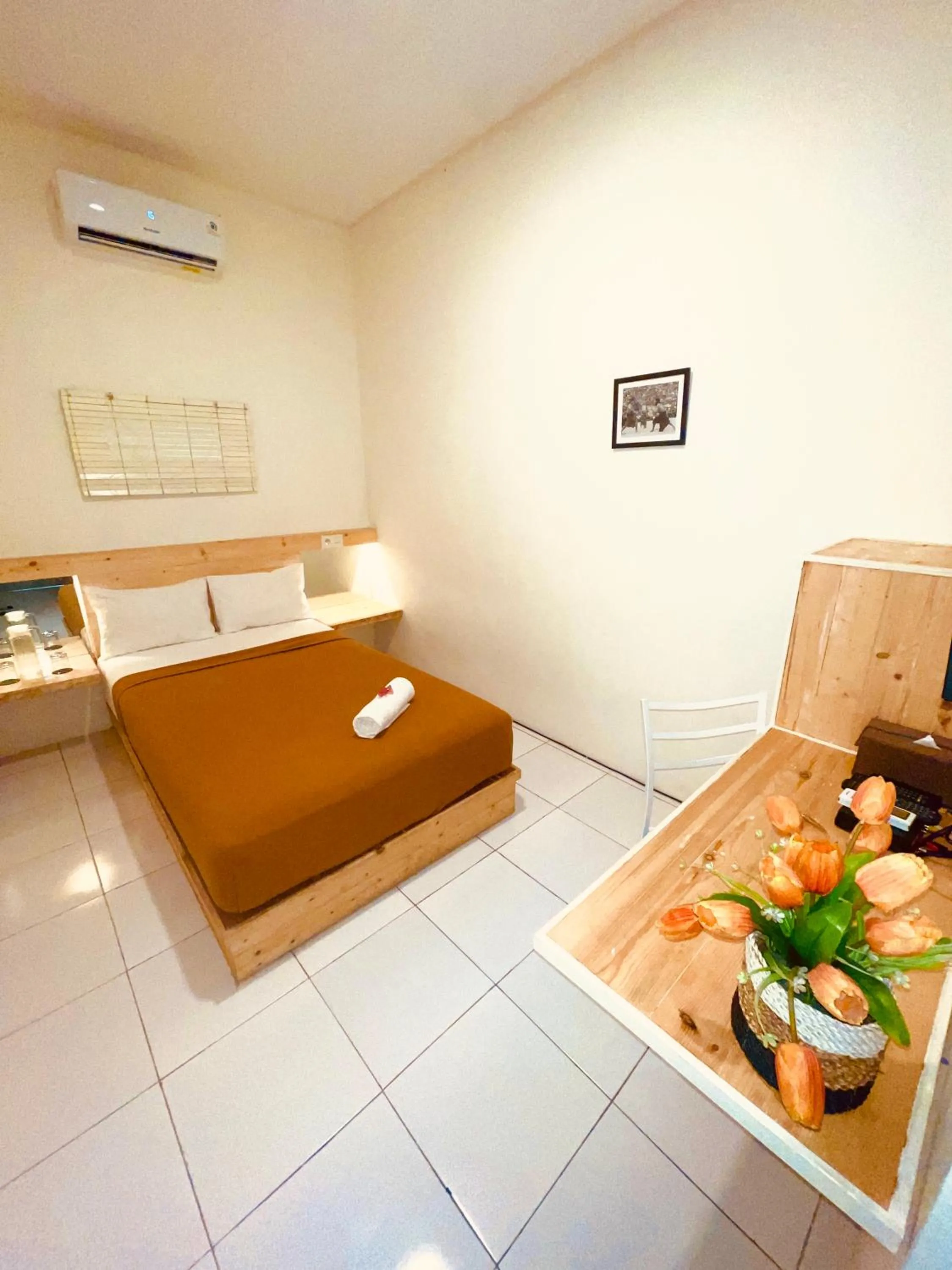 Bedroom, Bed in TANAWU AIRPORT HOTEL LOMBOK