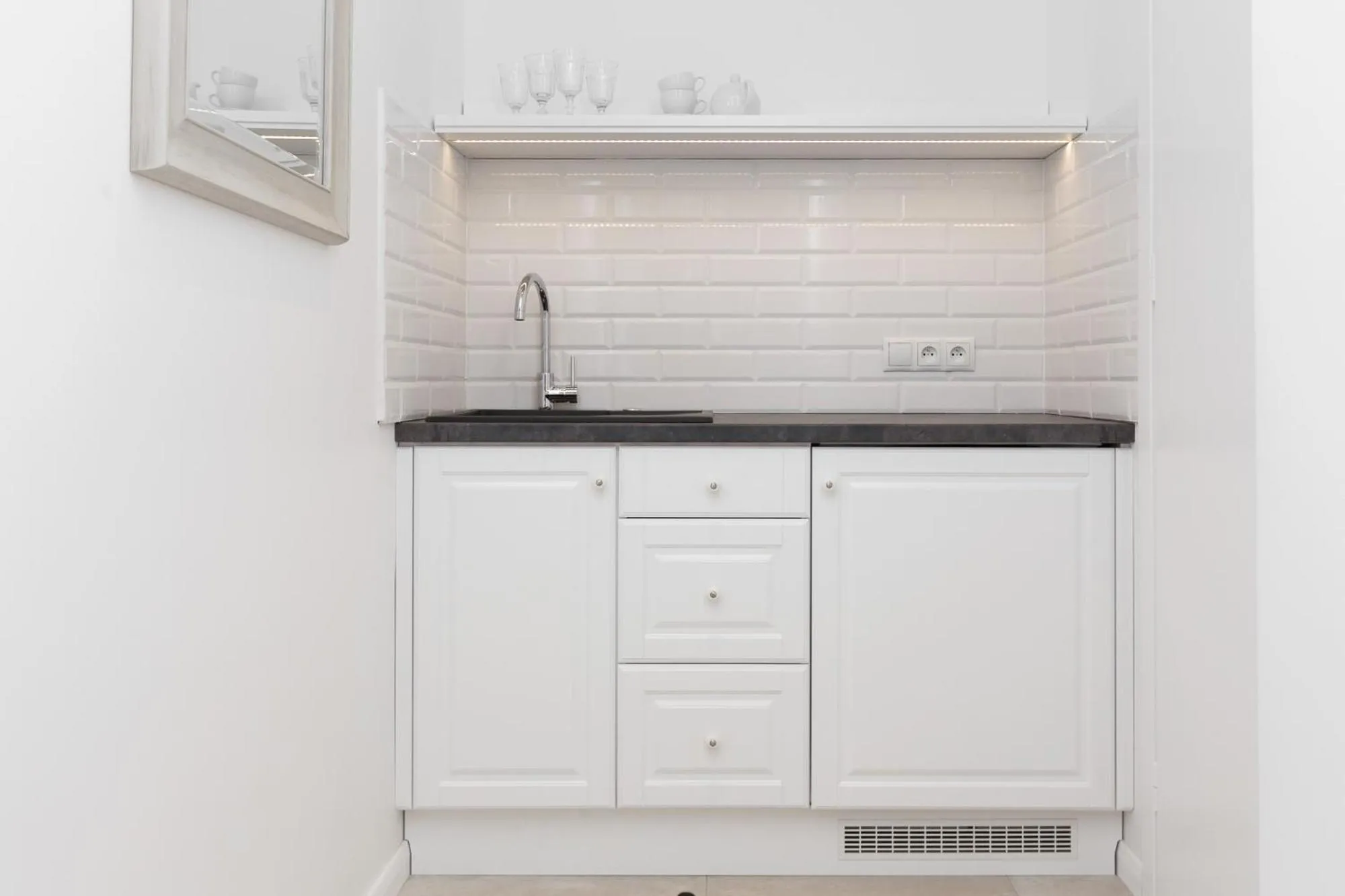 Kitchen or kitchenette in AVANTI Home