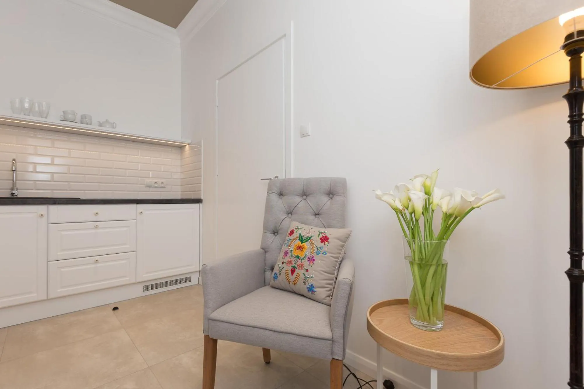 Kitchen or kitchenette in AVANTI Home