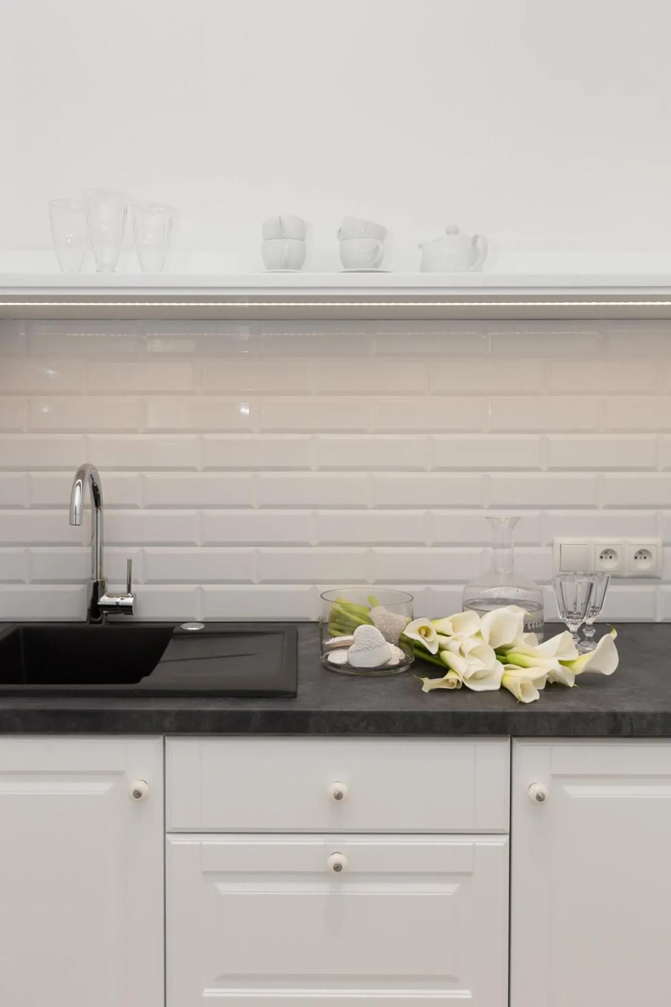 Photo of the whole room in AVANTI Home