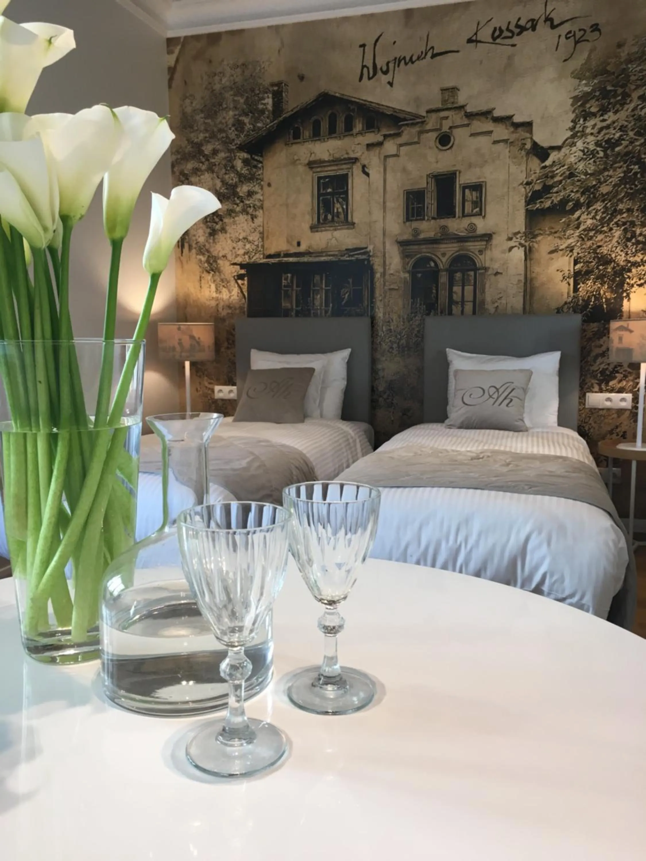 Photo of the whole room, Bed in AVANTI Home