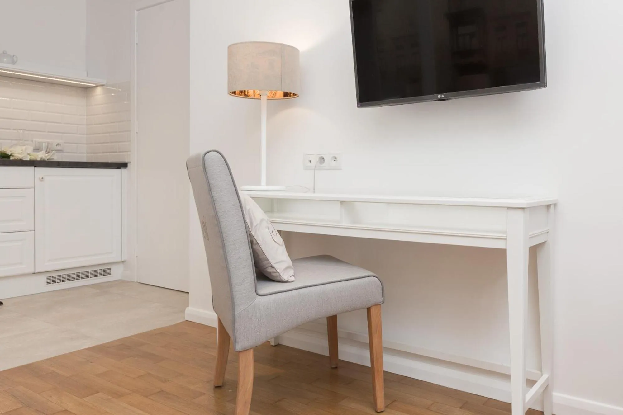 Photo of the whole room in AVANTI Home