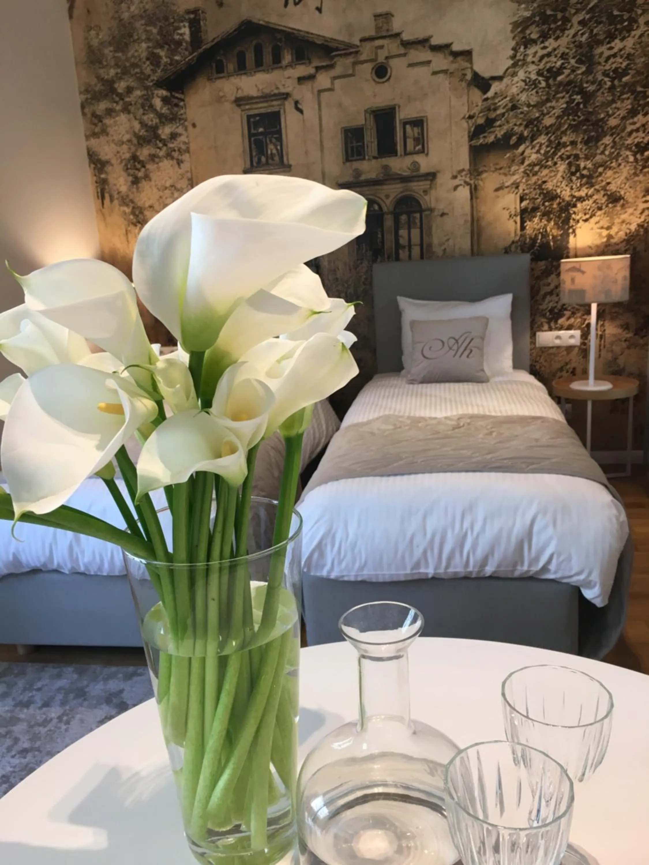 Decorative detail, Bed in AVANTI Home