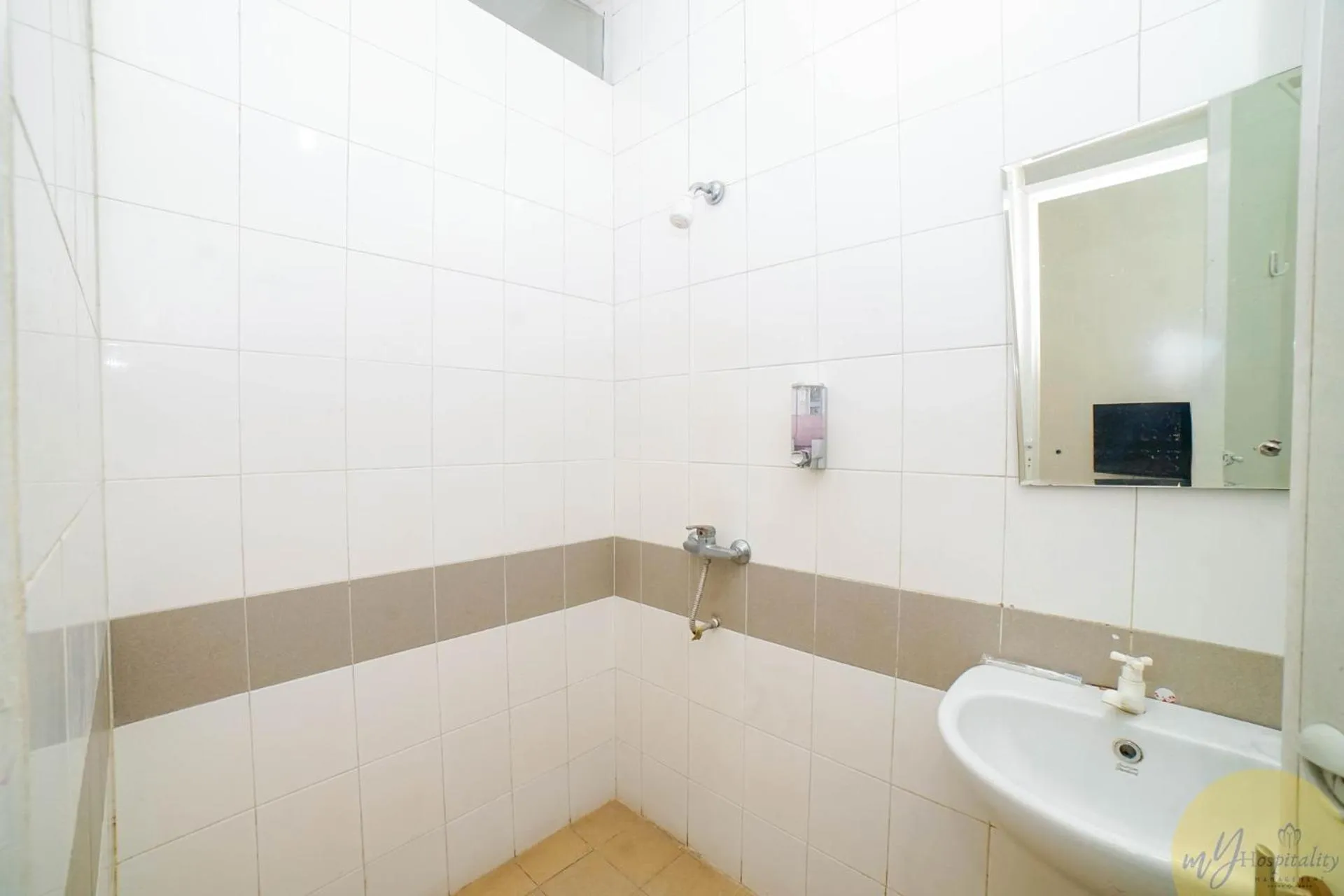 Bathroom in Fortuna Hotel & Residence by My Hospitality