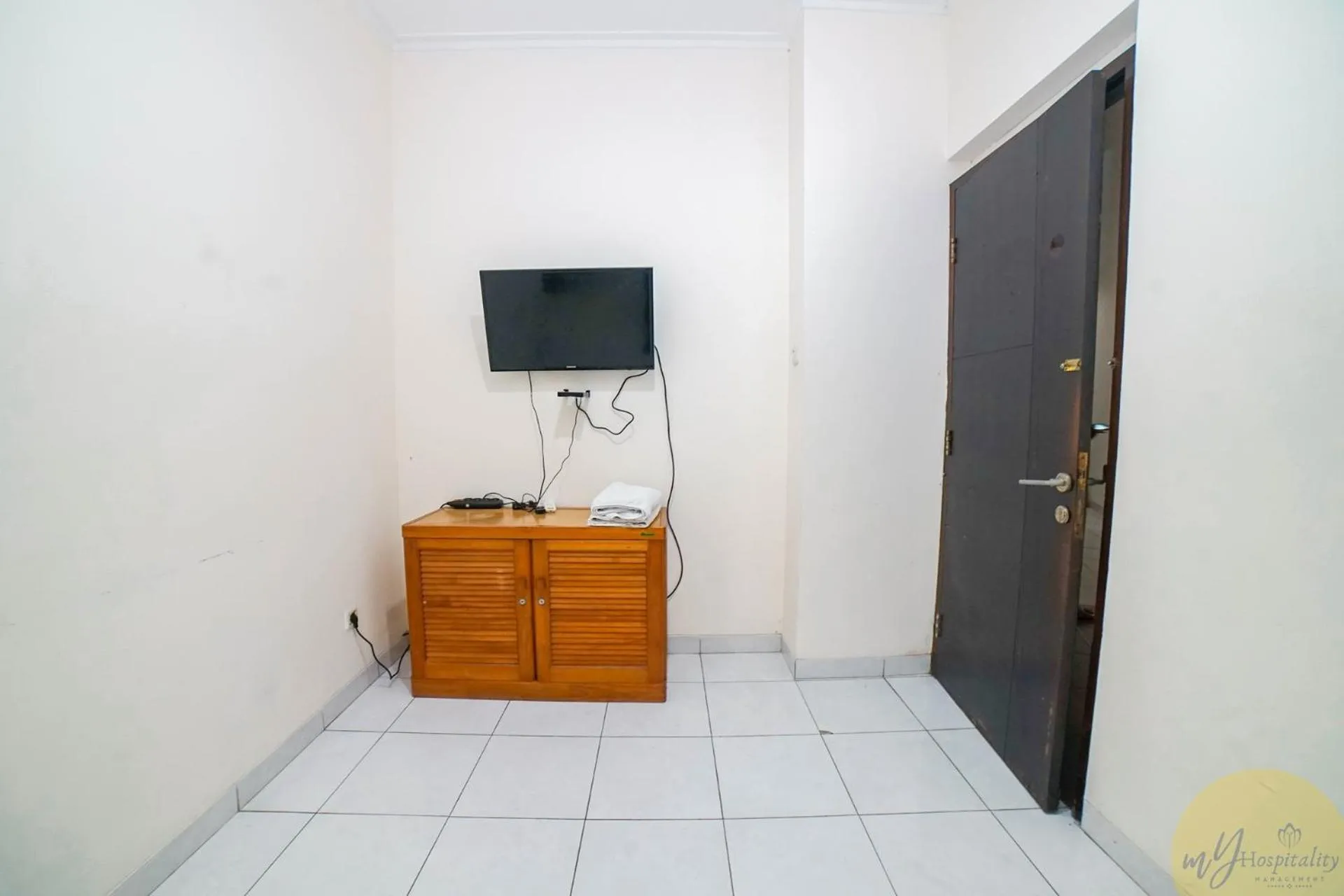 TV and multimedia in Fortuna Hotel & Residence by My Hospitality