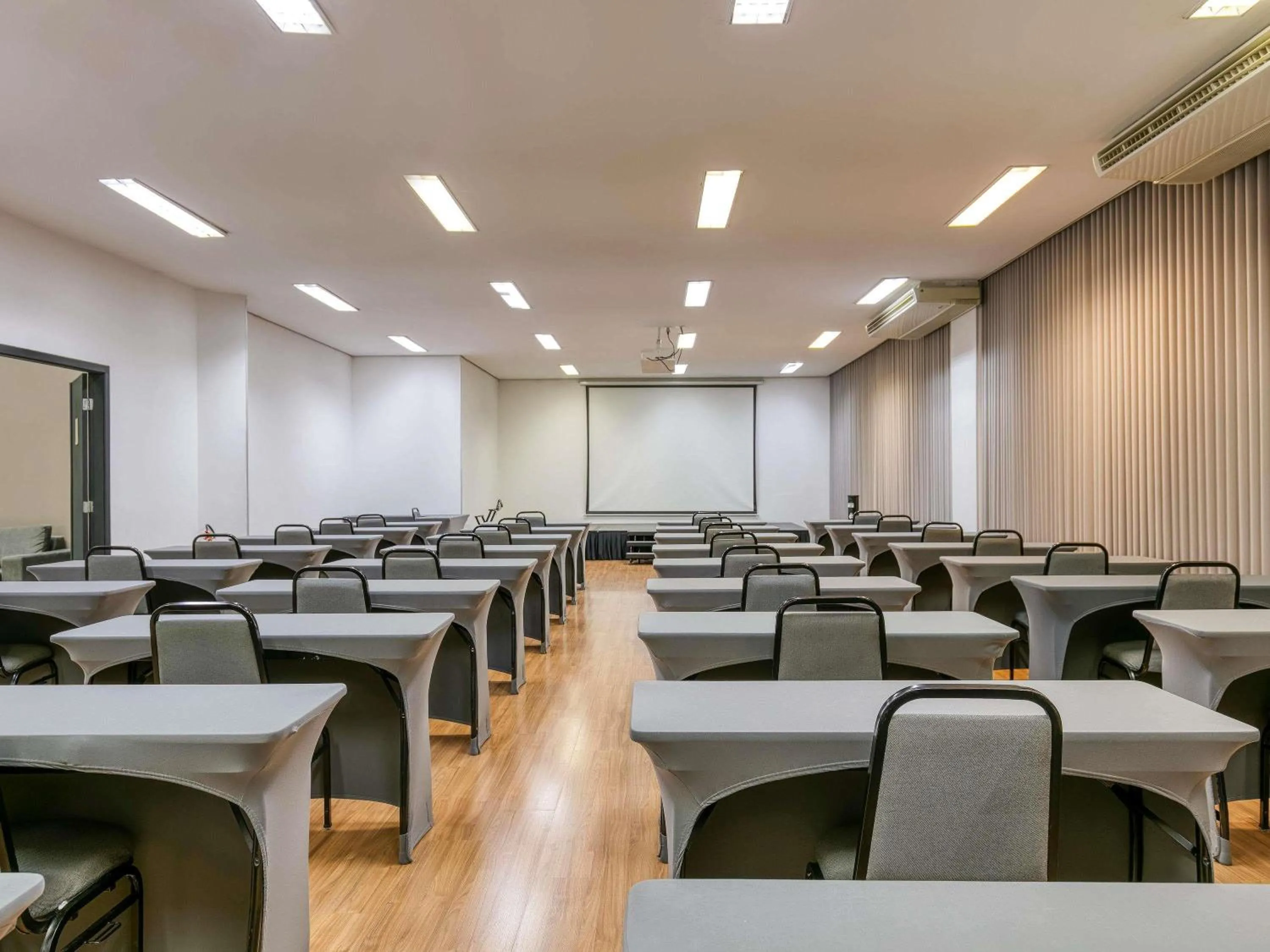 Meeting/conference room in Mercure Belo Horizonte Vila da Serra