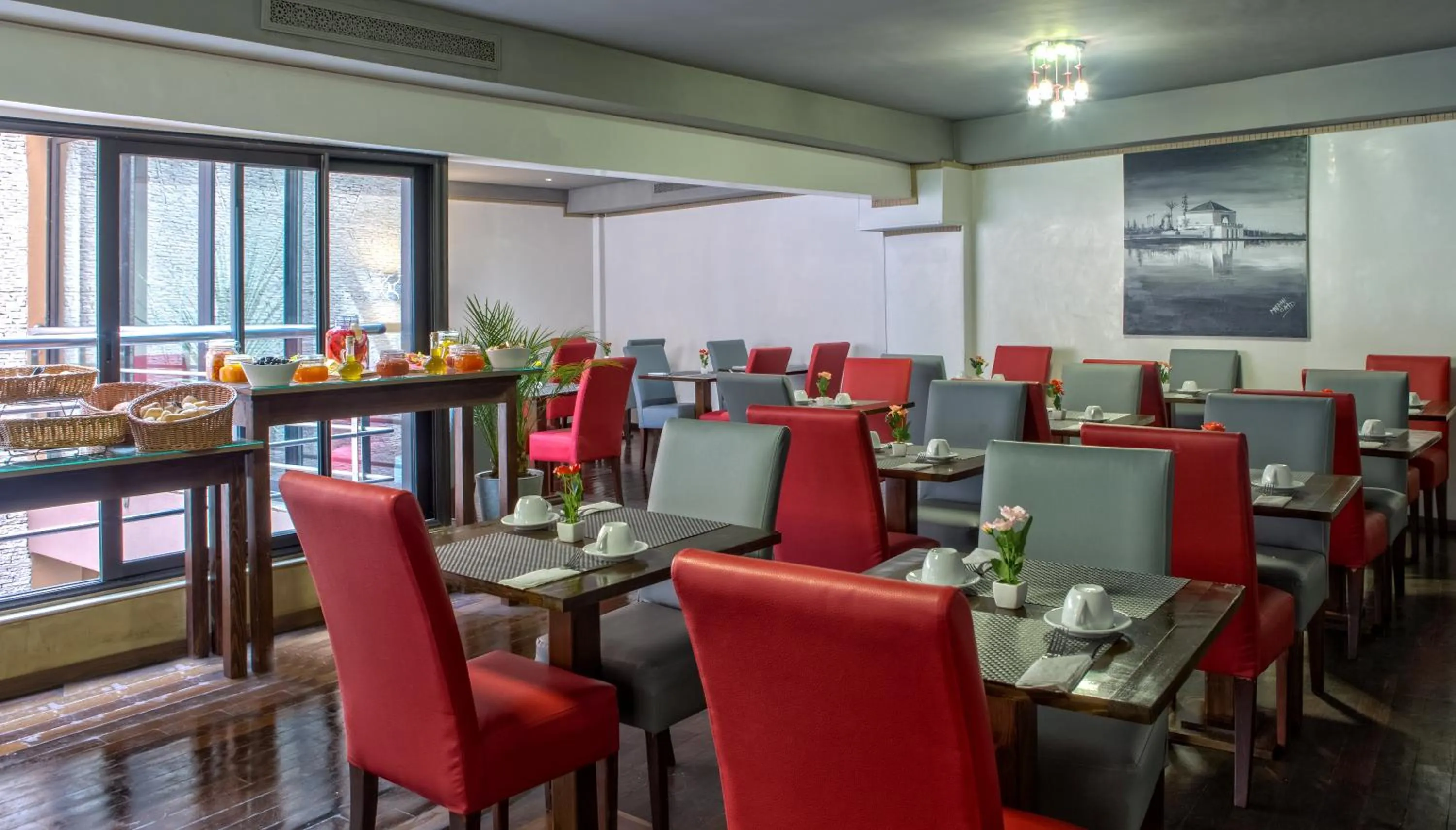 Restaurant/places to eat in Yaad City Hotel