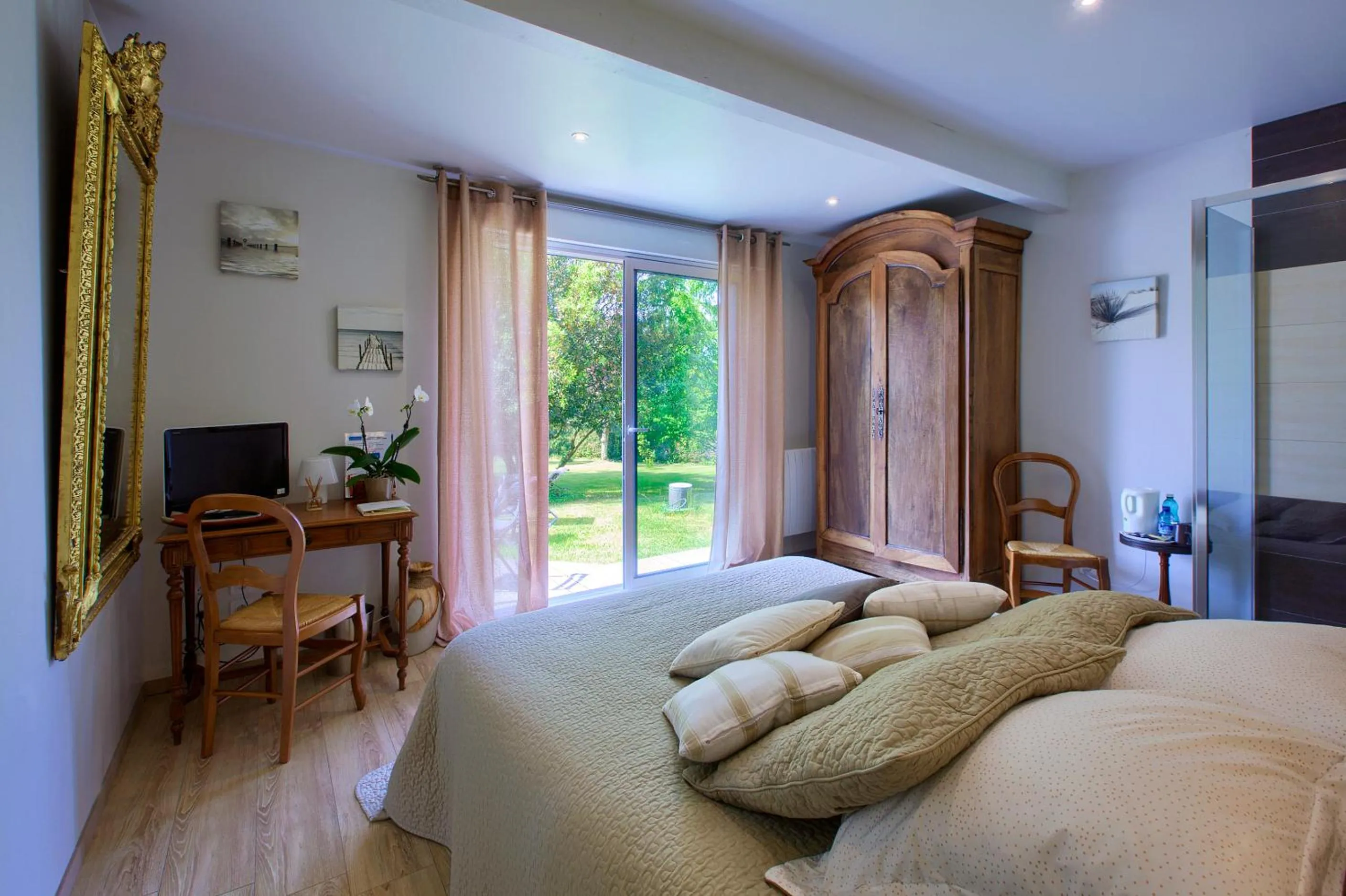 Bedroom, Bed in B&B La Closerie 33