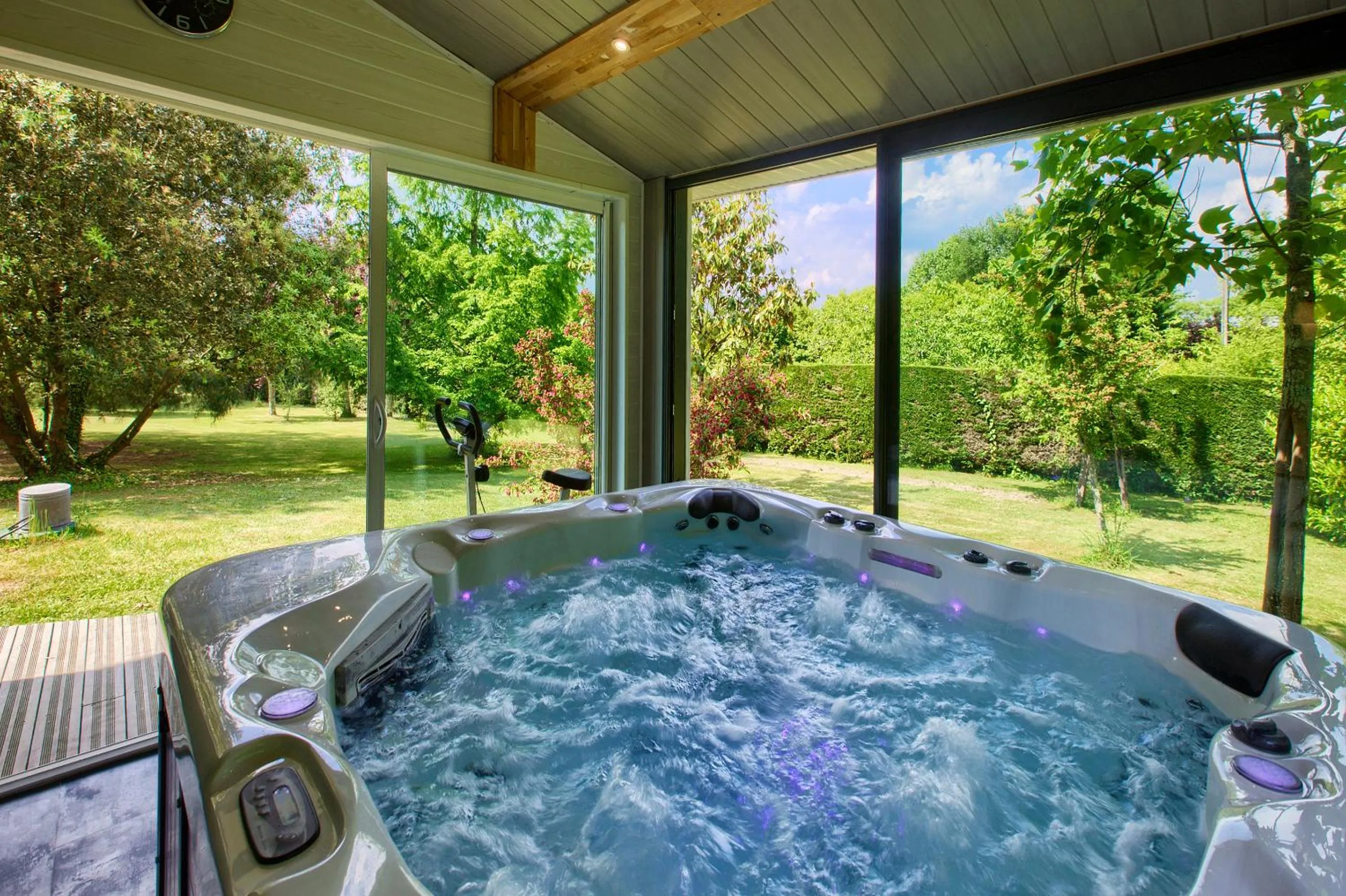 Hot Tub in B&B La Closerie 33