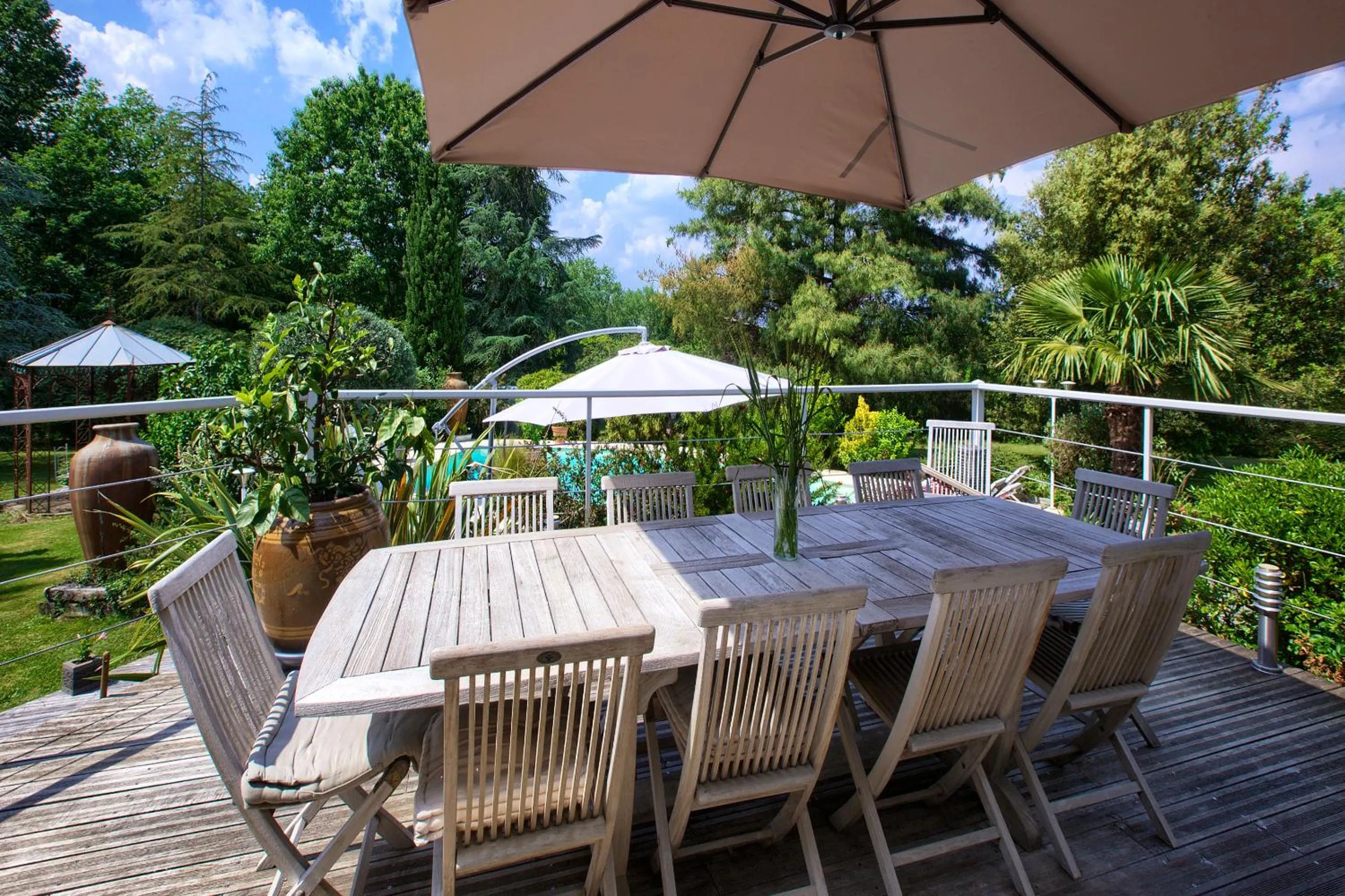 Patio in B&B La Closerie 33