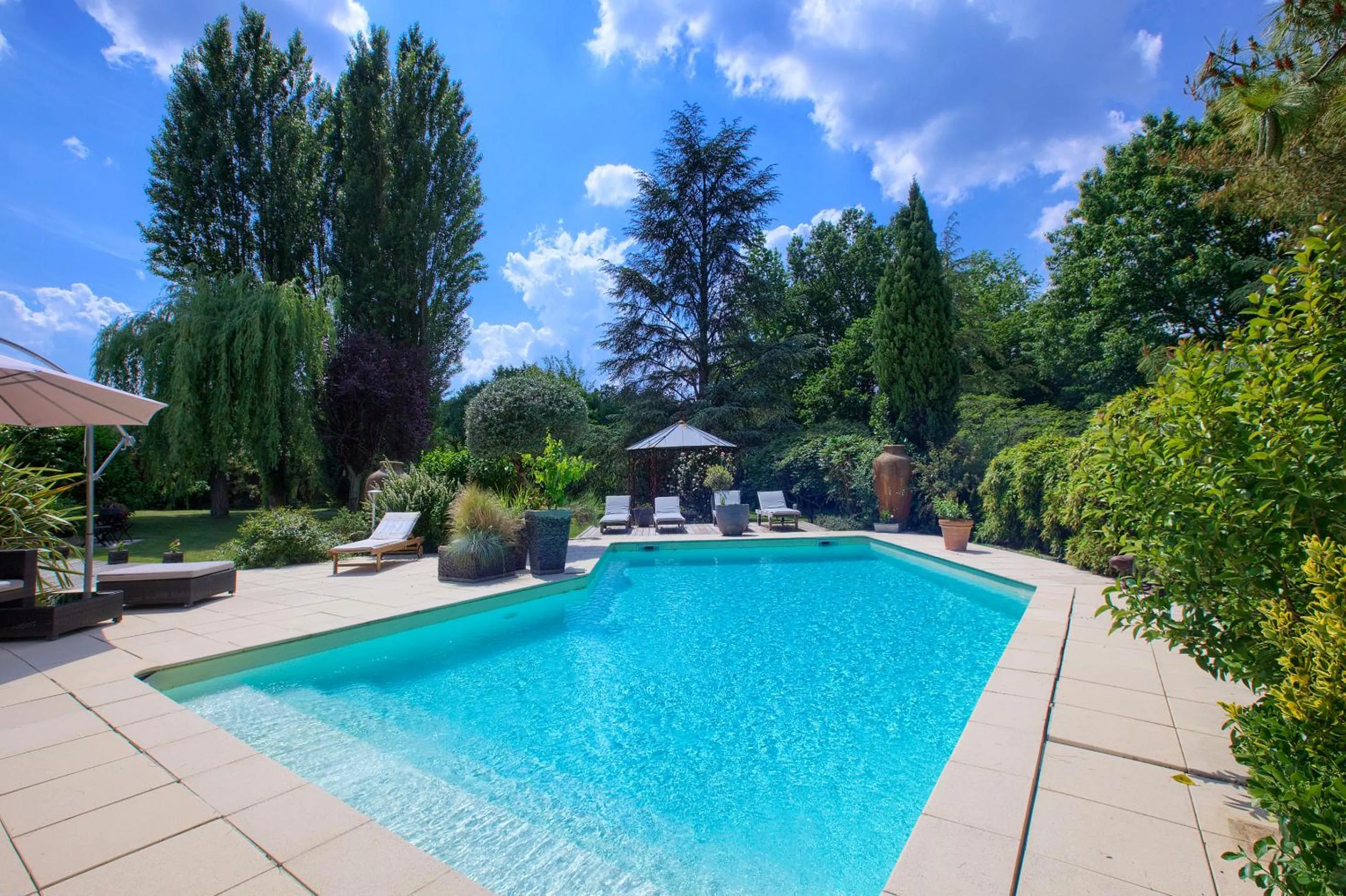 Swimming pool in B&B La Closerie 33