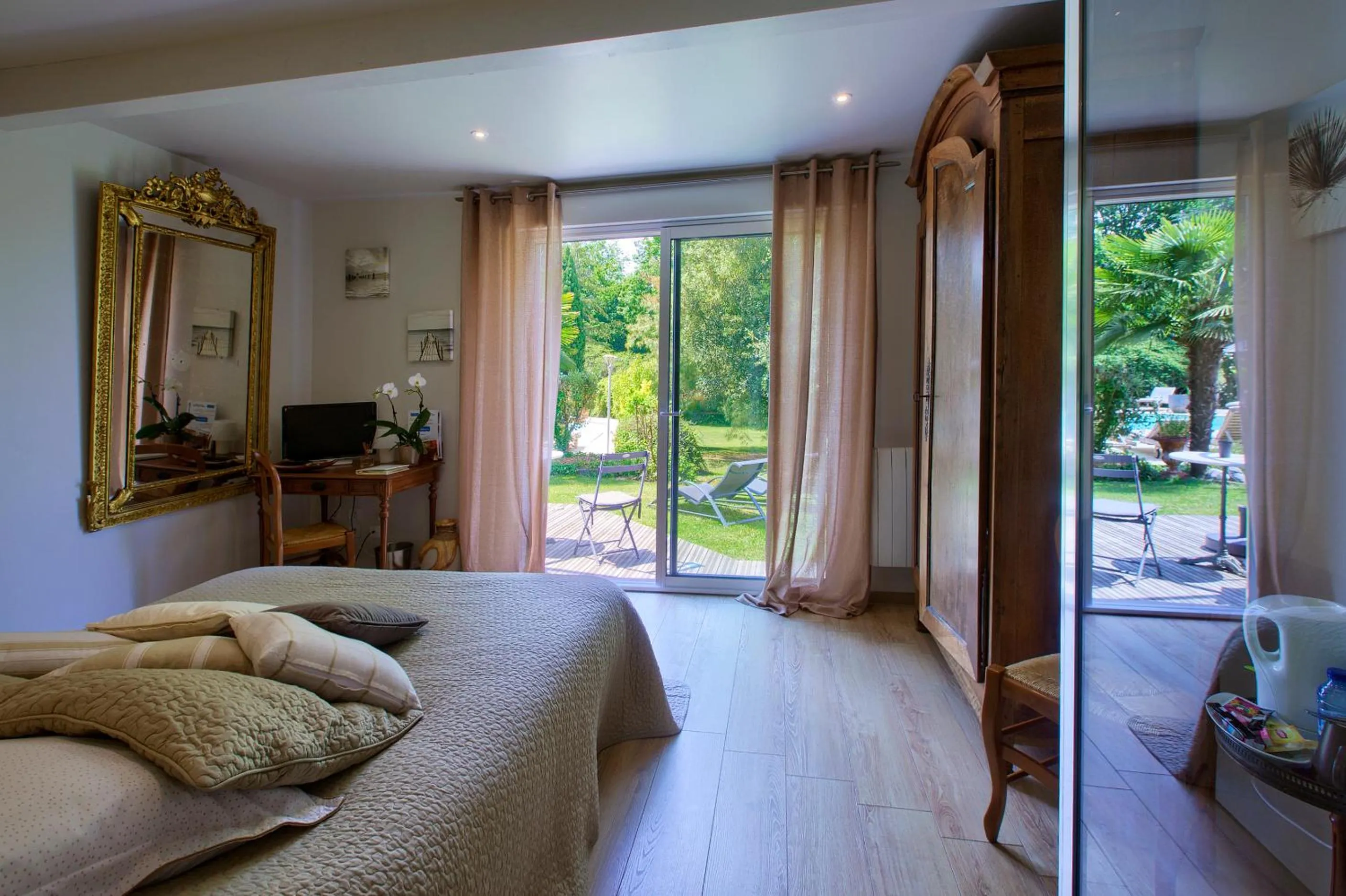 Bedroom, Bed in B&B La Closerie 33