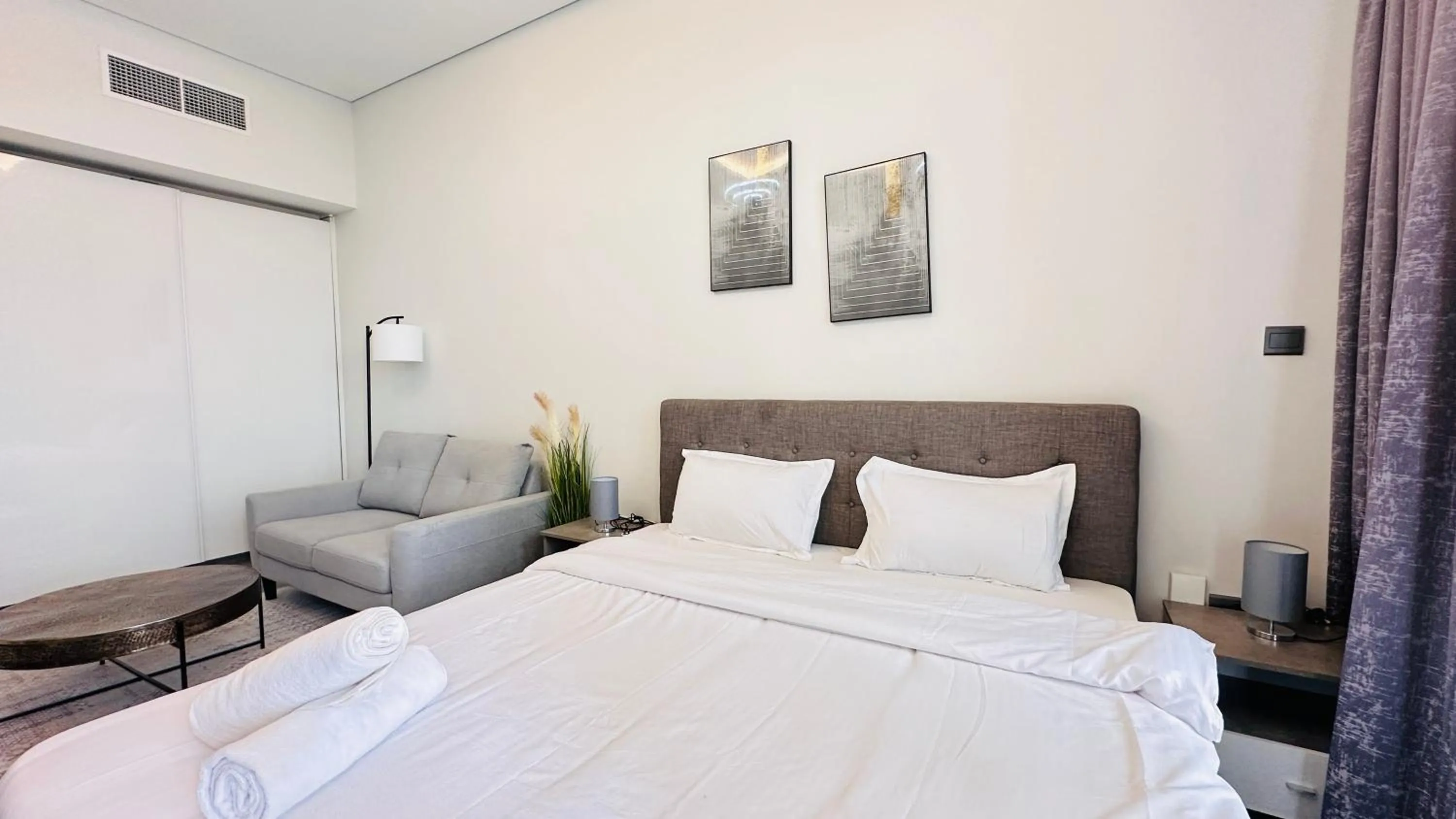 Bedroom, Bed in Spacious Studio Apartment Canal View Business Bay by Belvilla