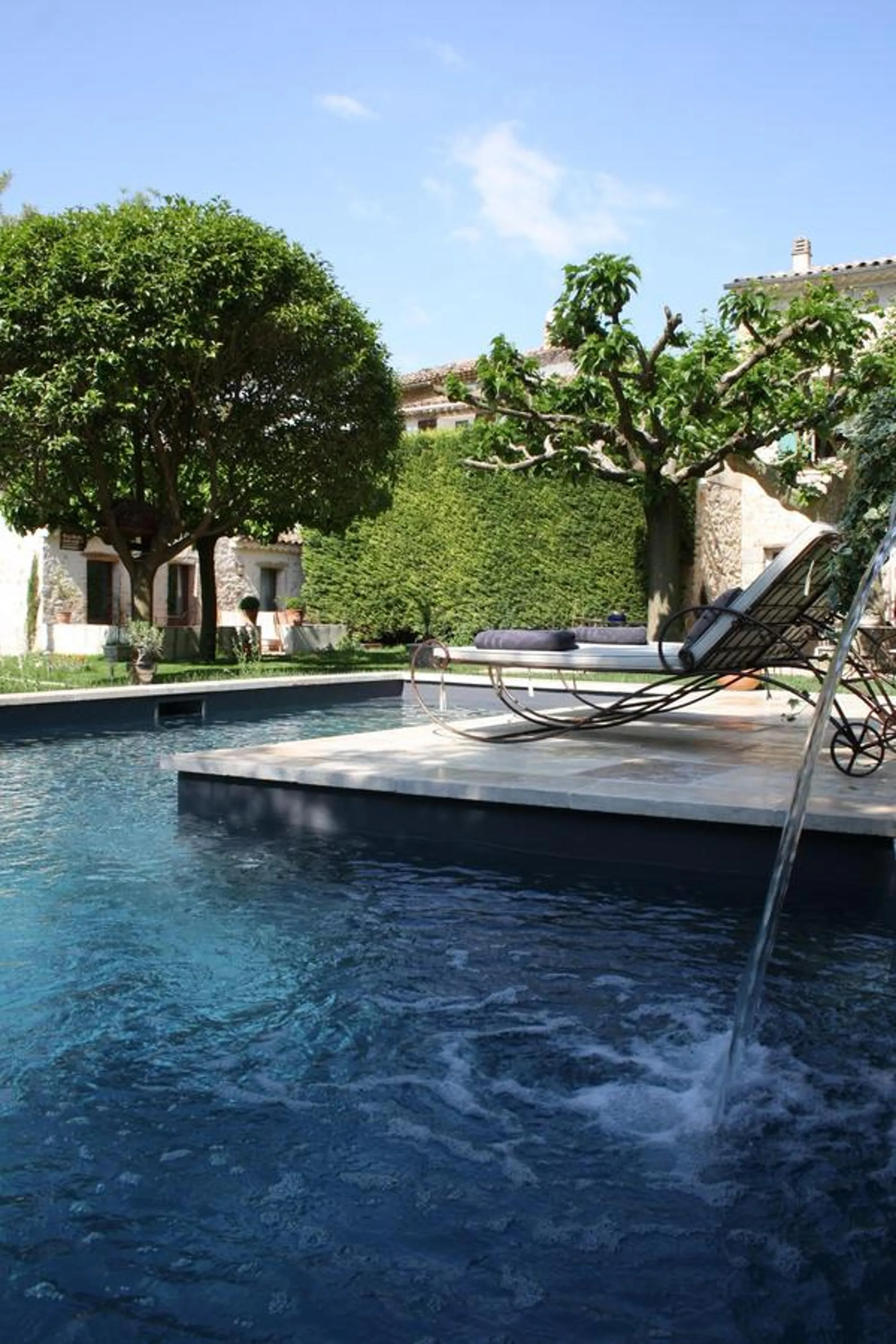 Swimming pool in L'Abri du Poète