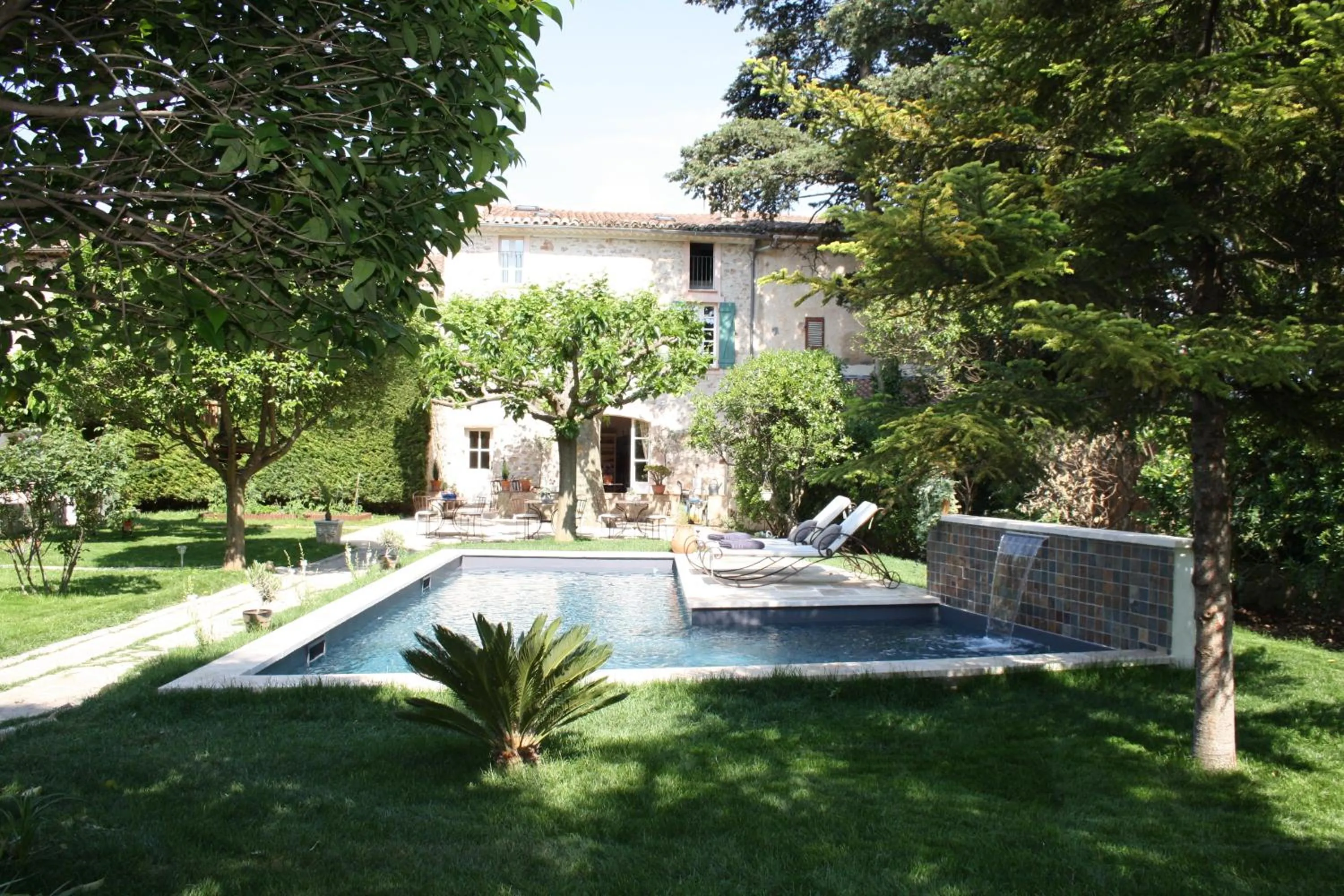 Facade/entrance in L'Abri du Poète