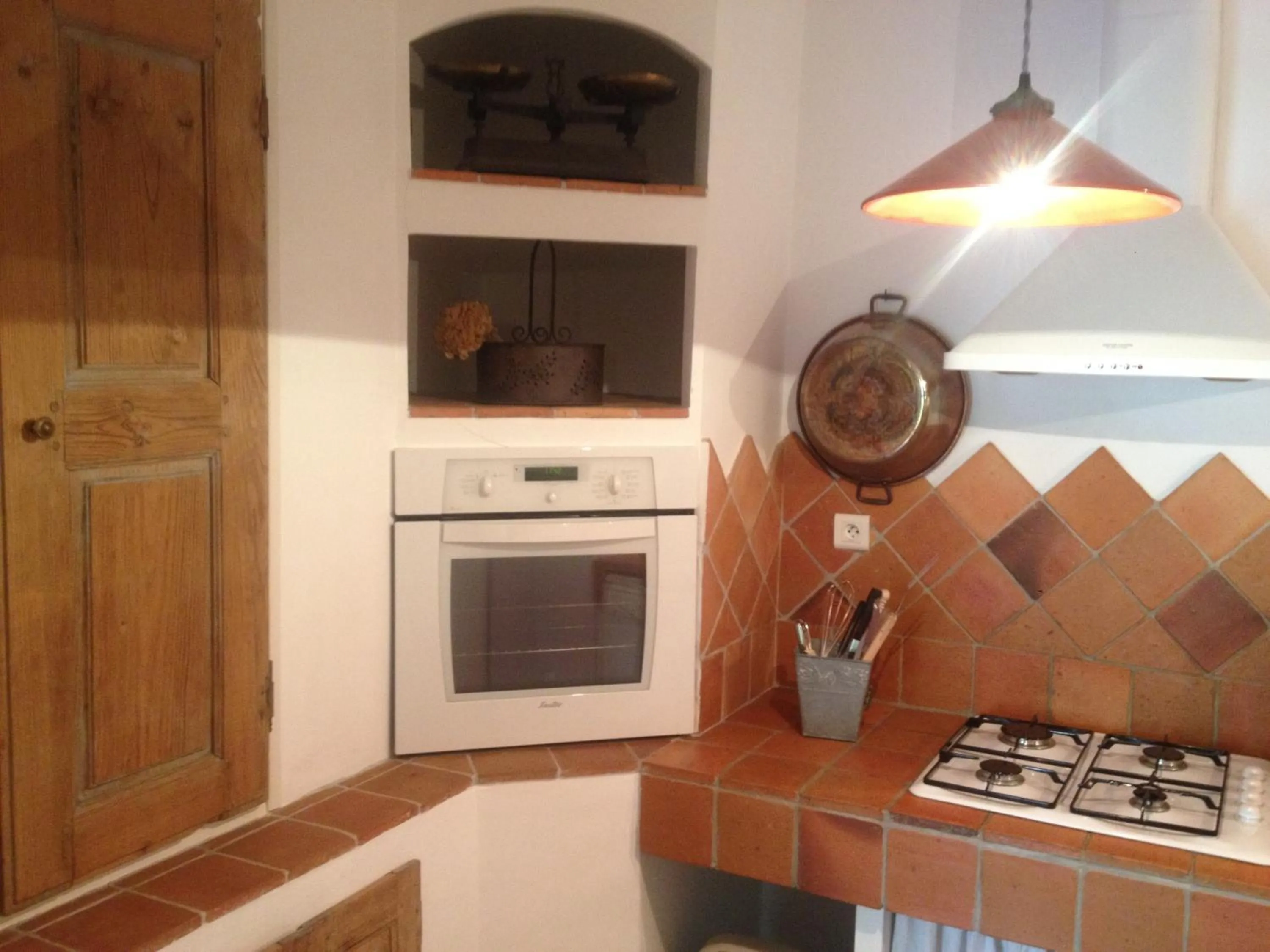 Communal lounge/ TV room in L'Abri du Poète