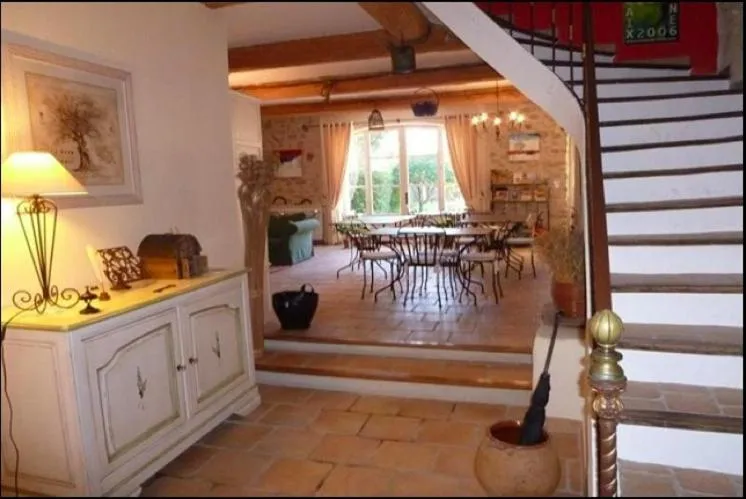 Communal lounge/ TV room in L'Abri du Poète