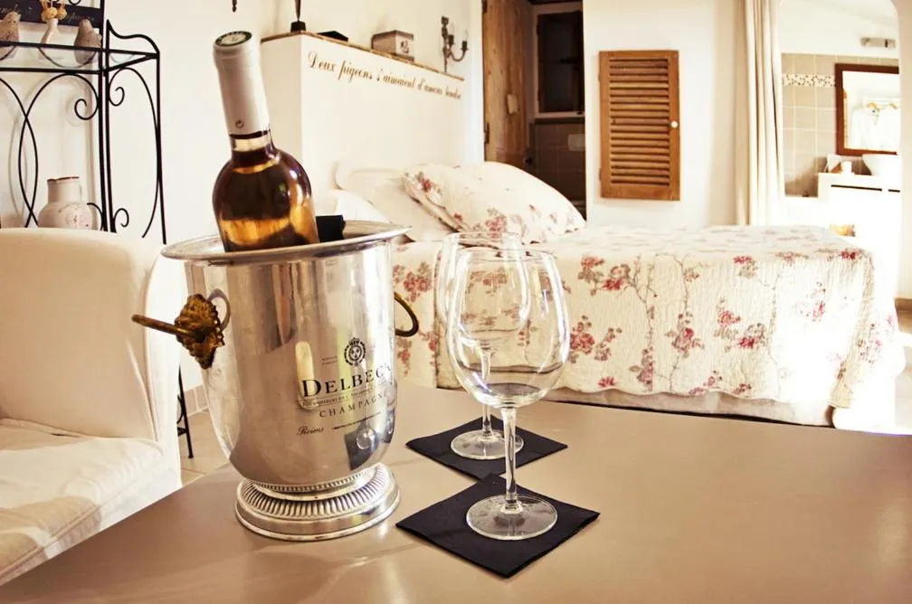 Decorative detail in L'Abri du Poète