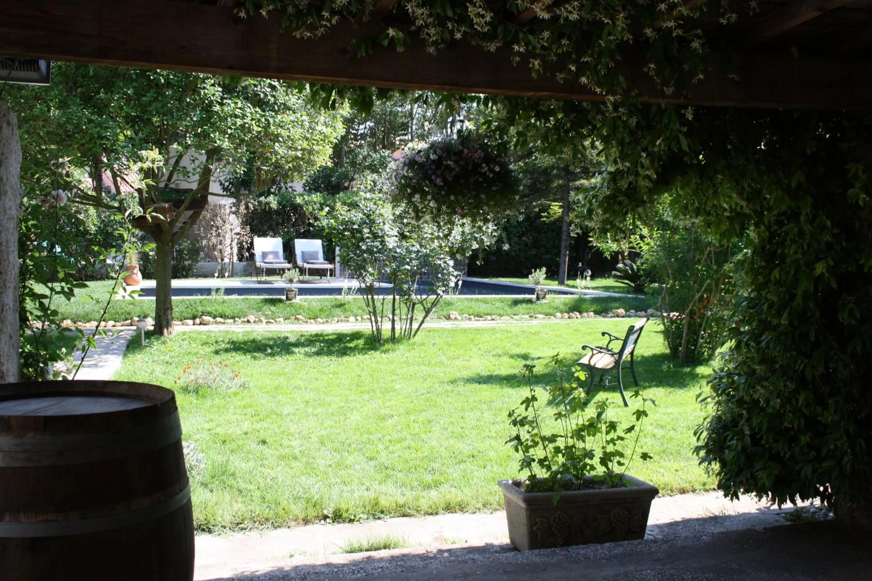 Patio in L'Abri du Poète