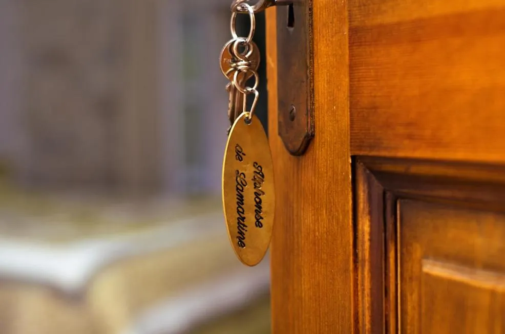 Other in L'Abri du Poète