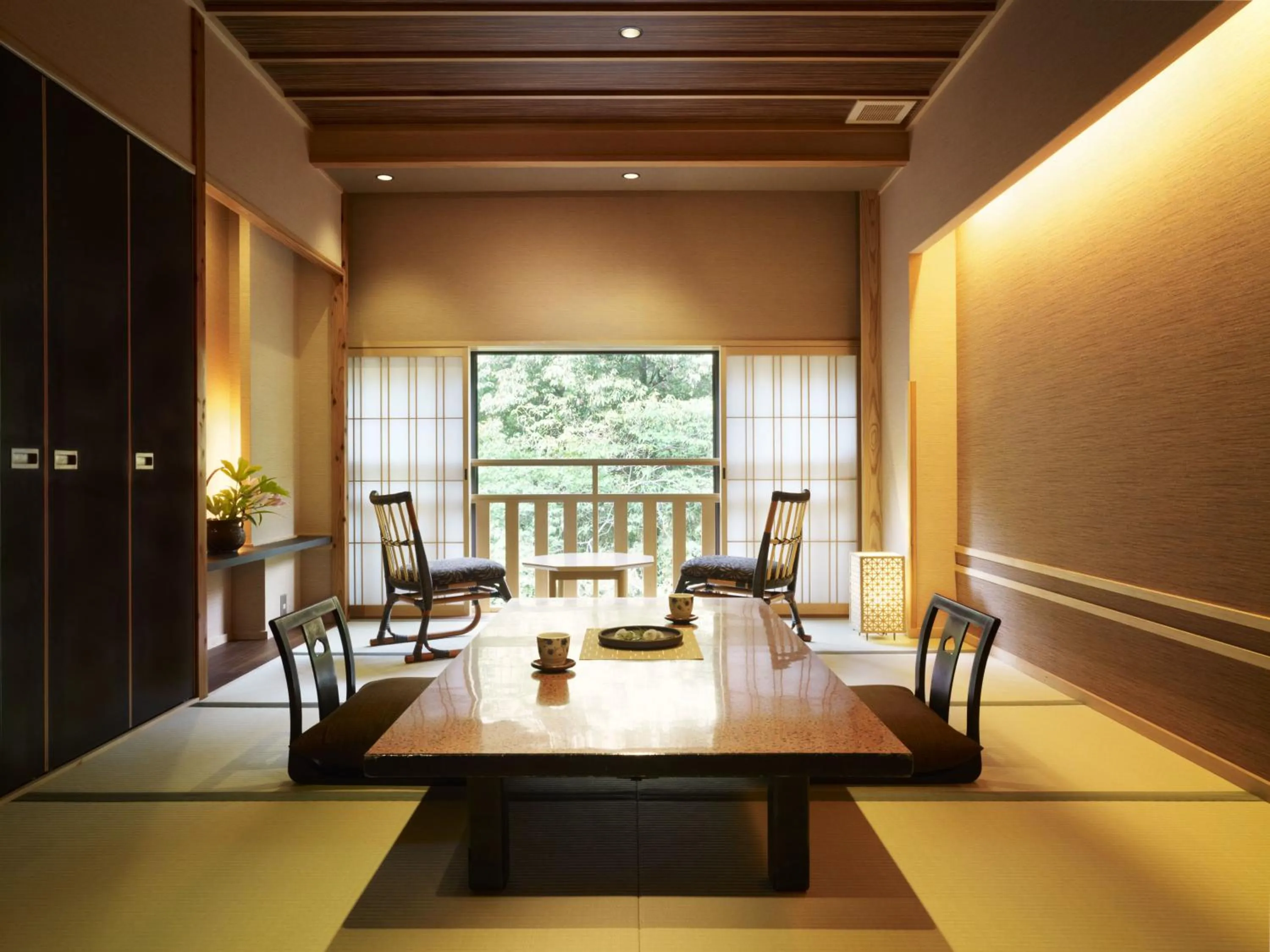 Area and facilities in Fudoguchikan