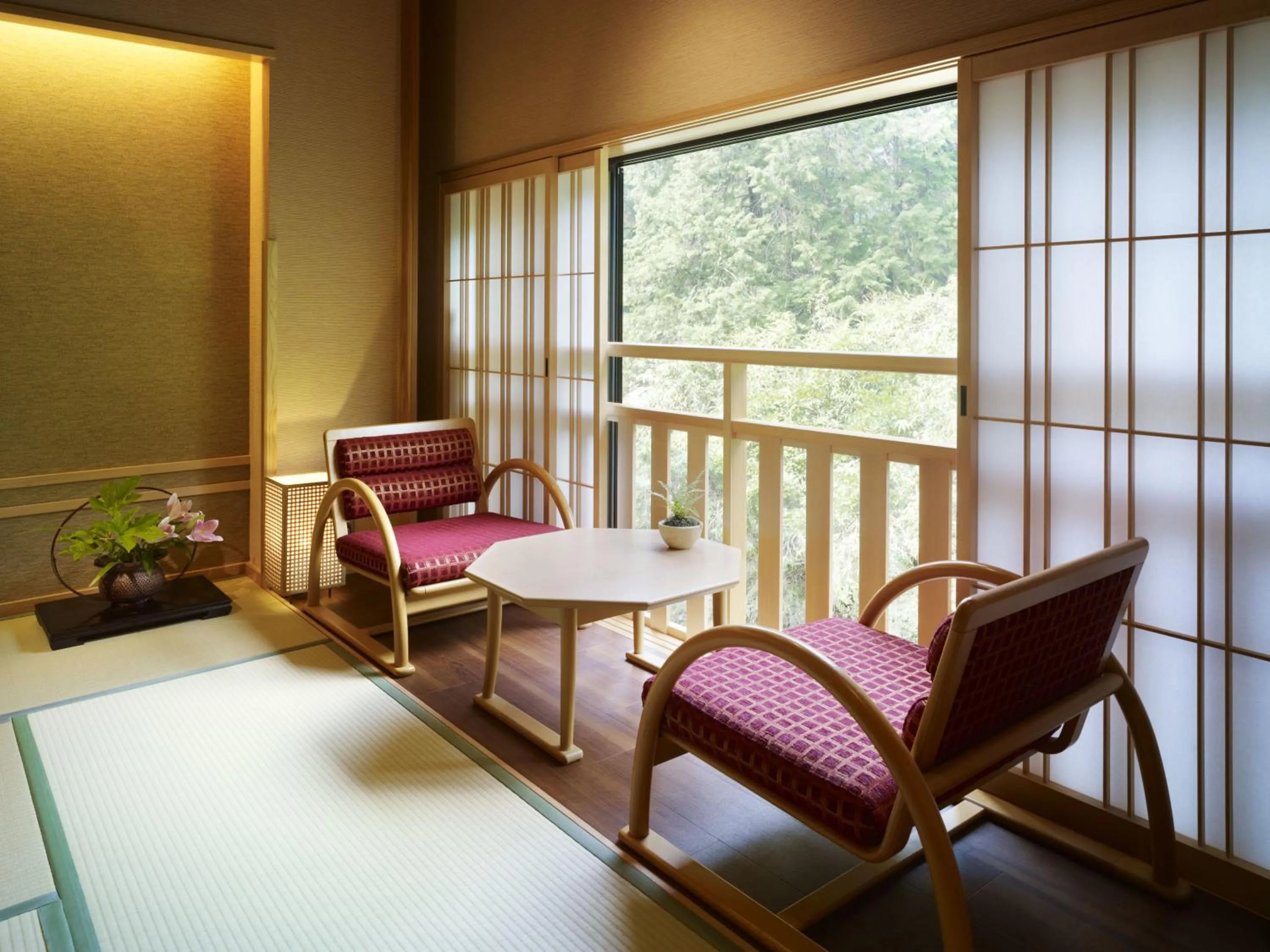 Seating area in Fudoguchikan