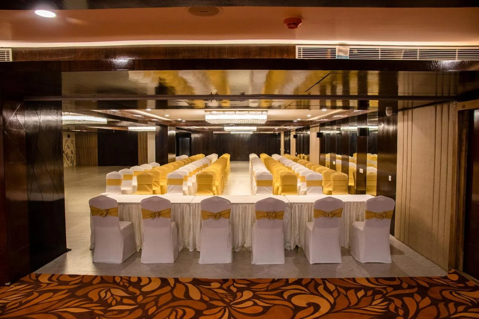 Banquet/Function facilities in HOTEL LAKE VIEW