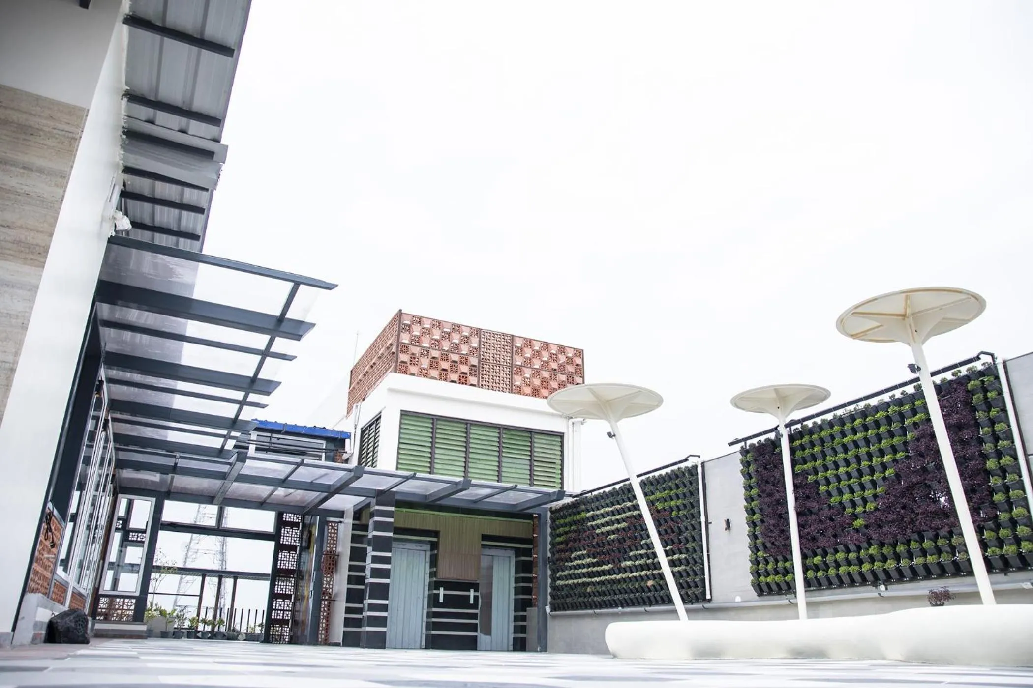 Property building in HOTEL LAKE VIEW