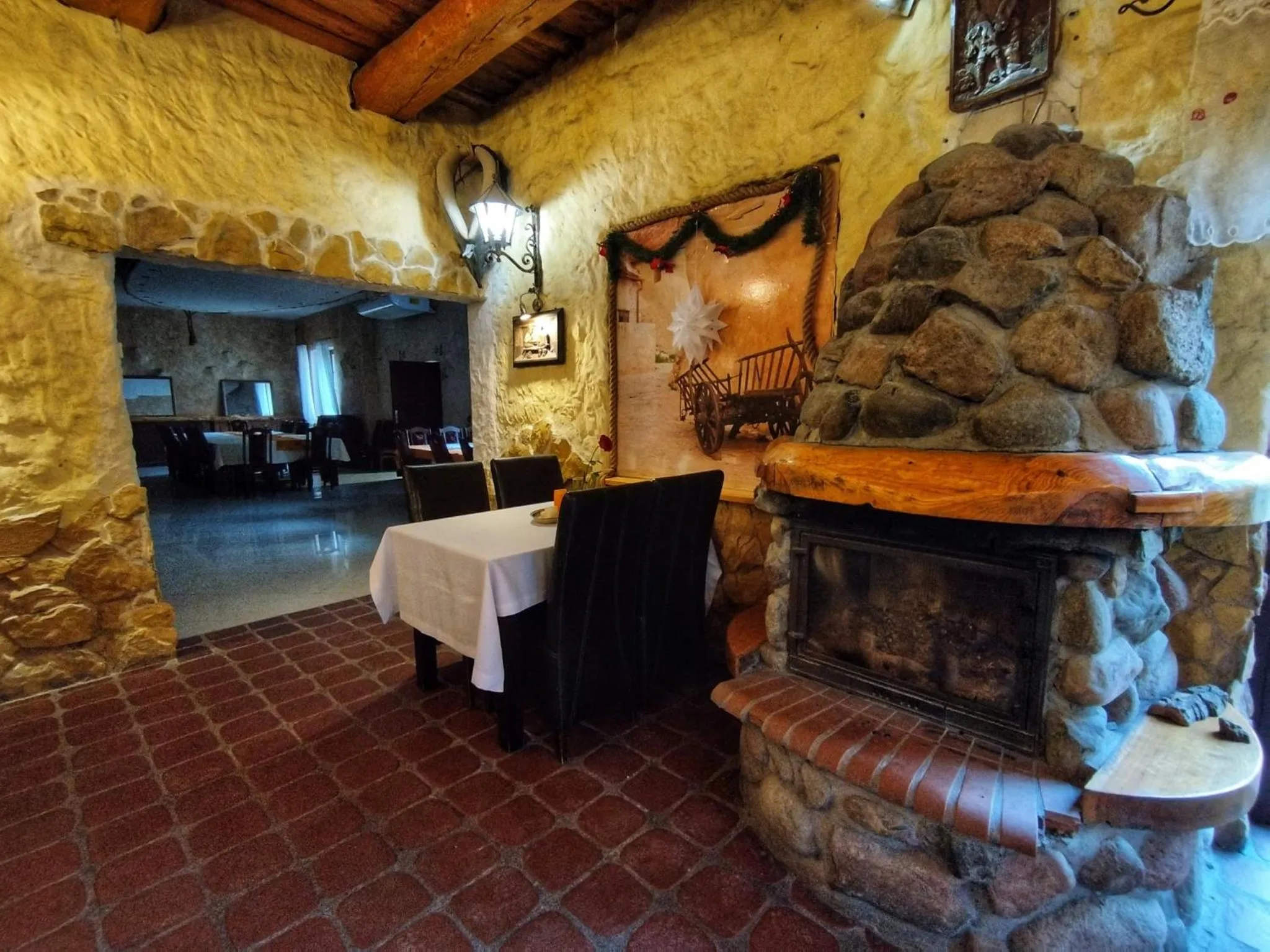 Restaurant/places to eat in Motel Tower