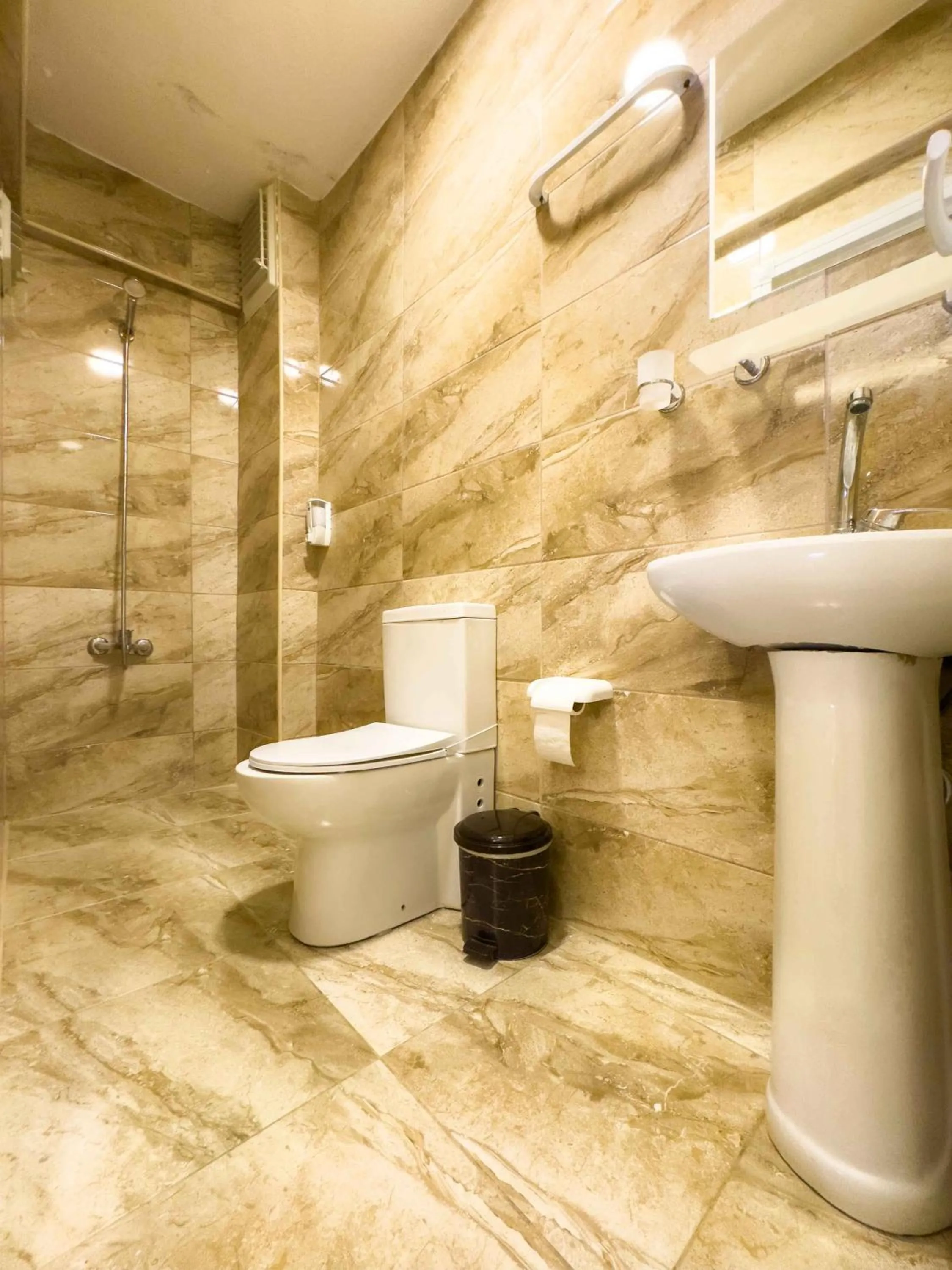 Shower in Öz Dünya Hotel