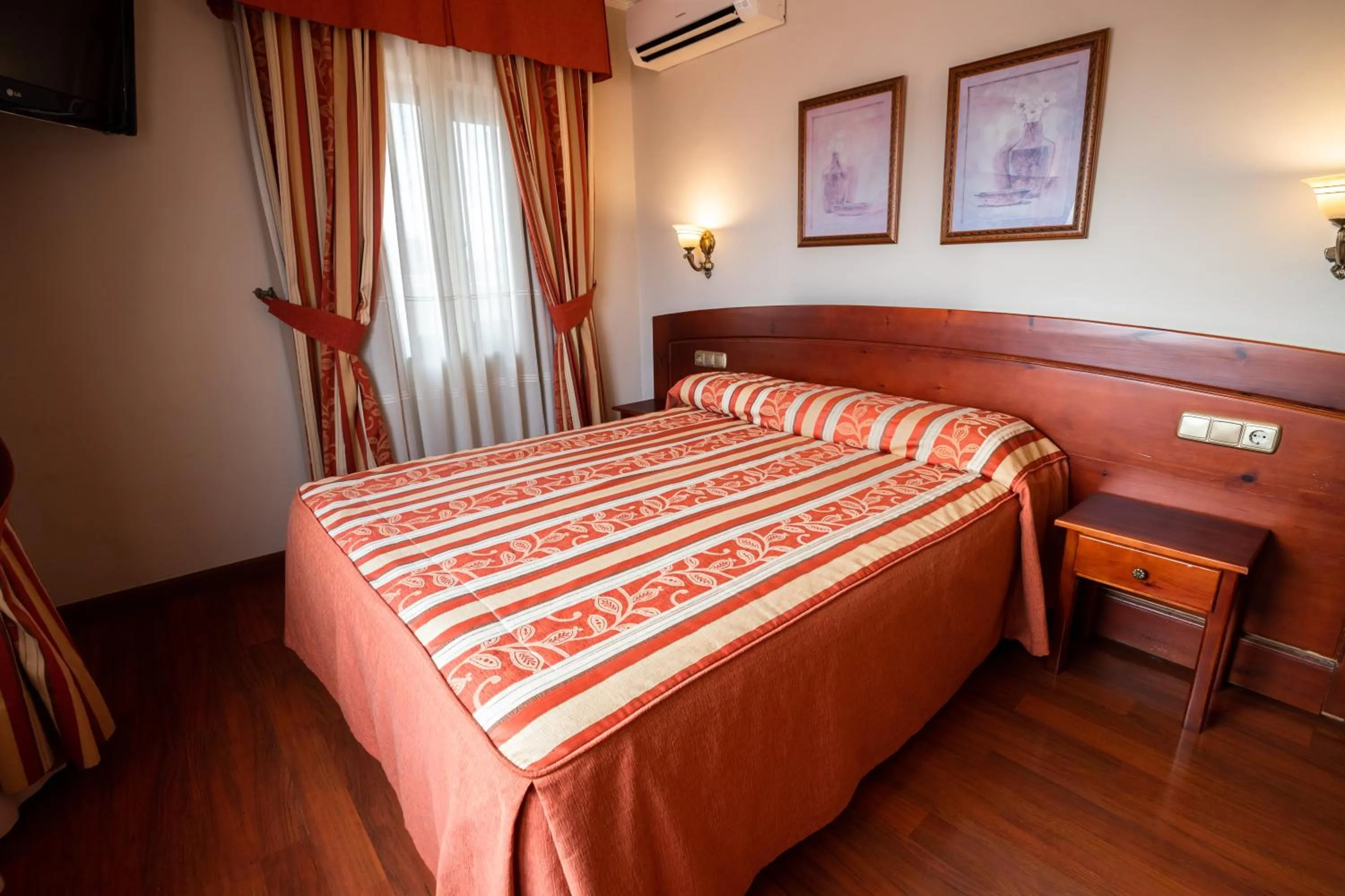 Bed in Hotel Alameda Málaga