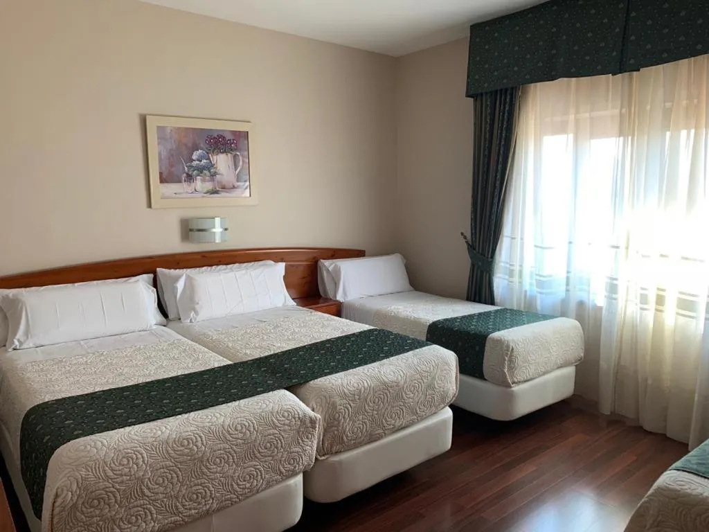 Photo of the whole room, Bed in Hotel Alameda Málaga