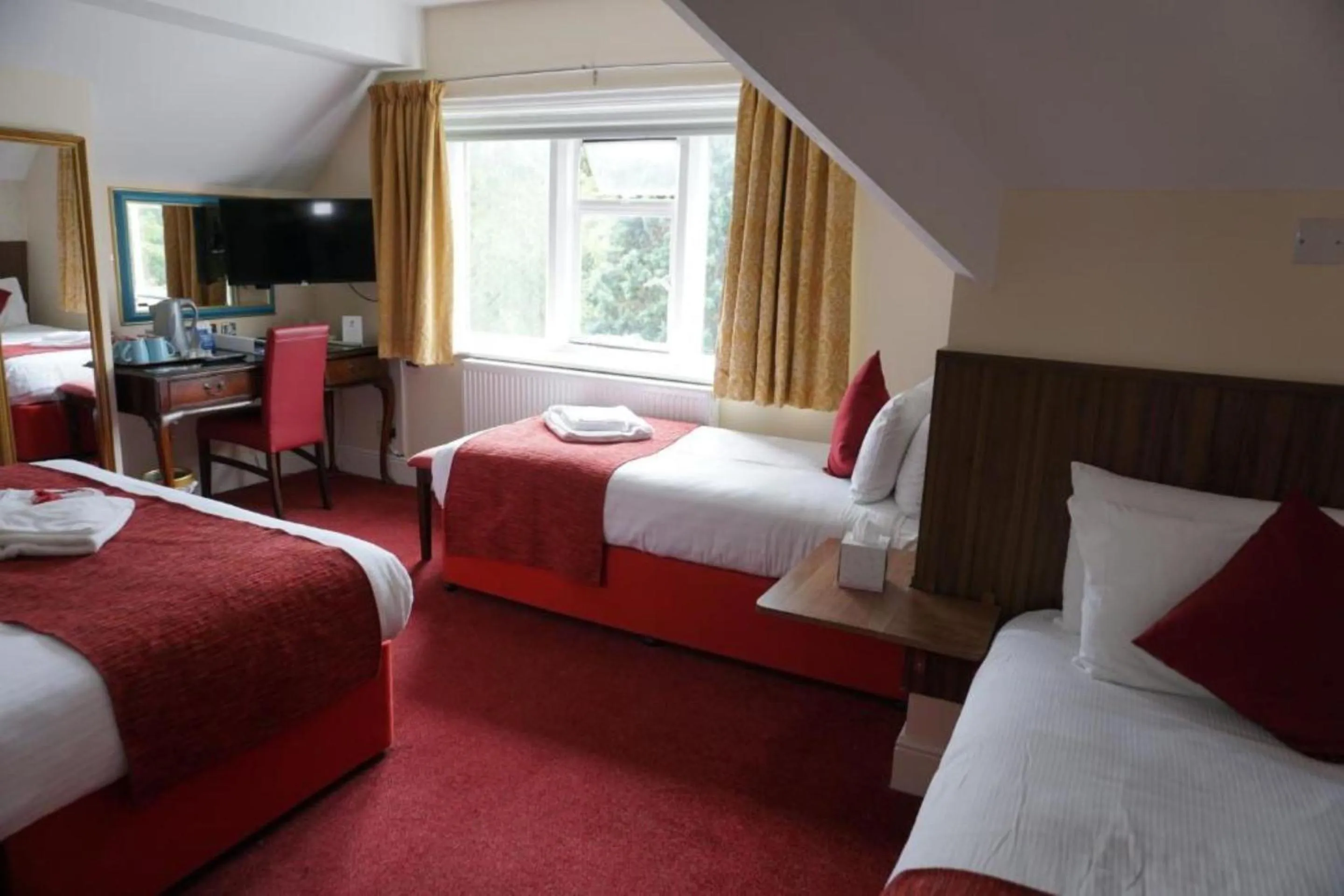 Bedroom, Bed in Broadfield Park Hotel