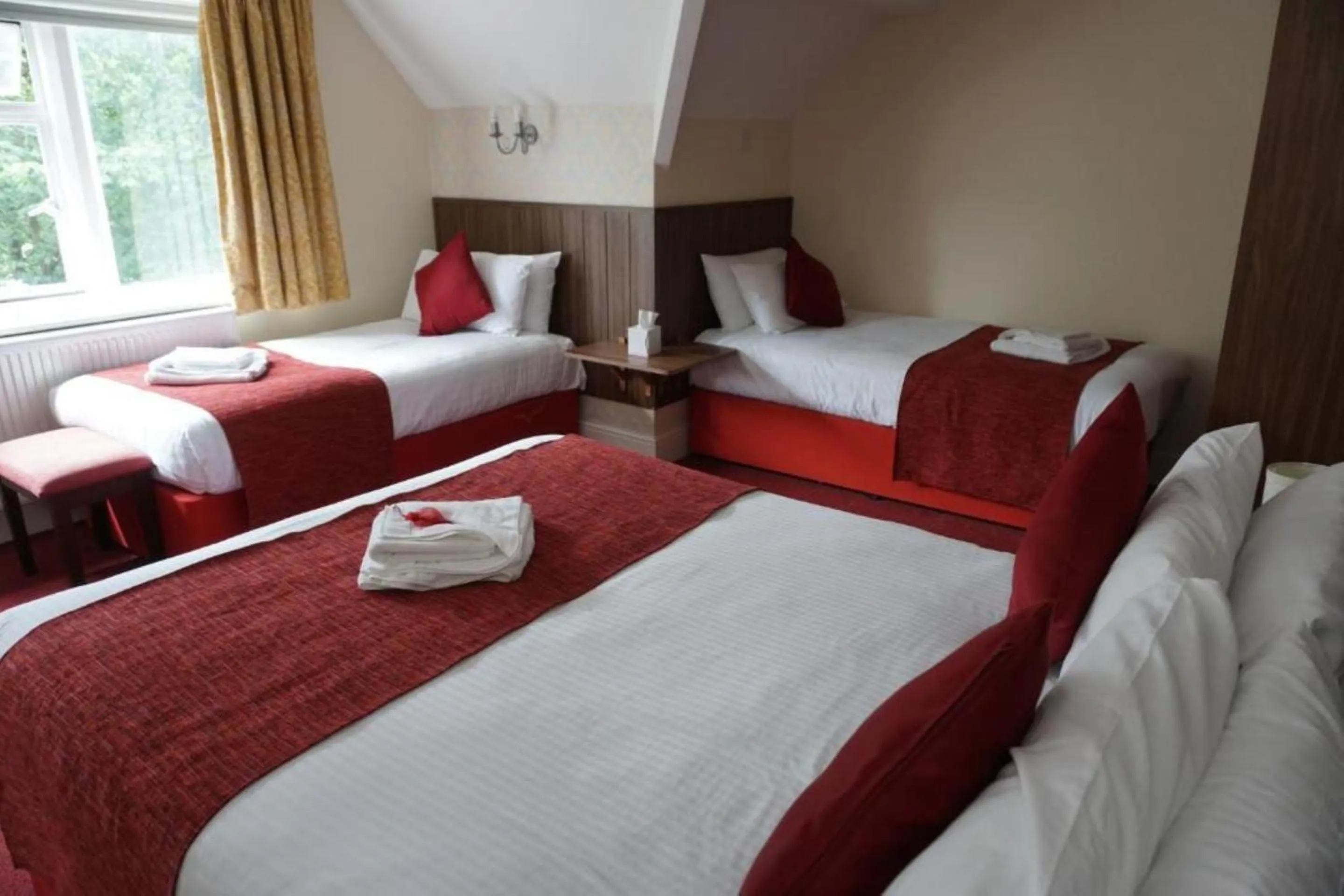 Bedroom, Bed in Broadfield Park Hotel