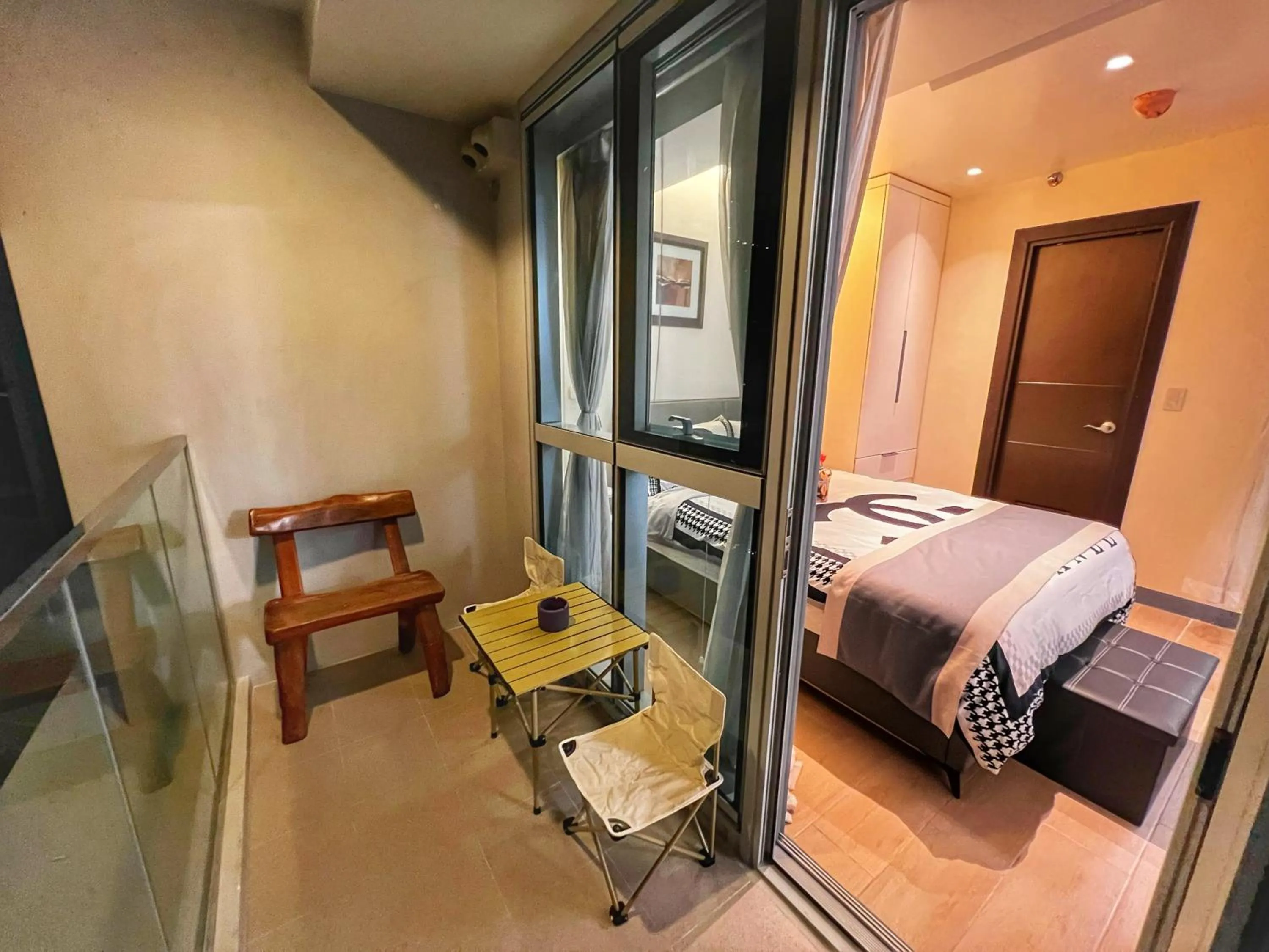 Bed in EG Private House -BGC UPTOWN