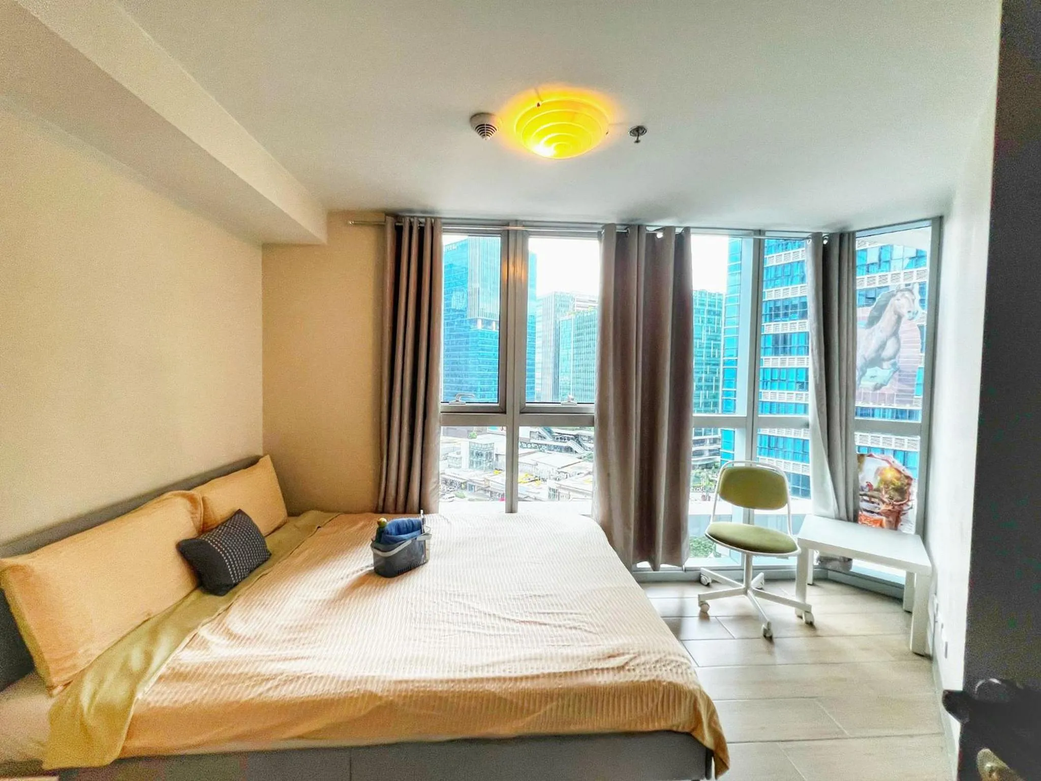 Bed in EG Private House -BGC UPTOWN