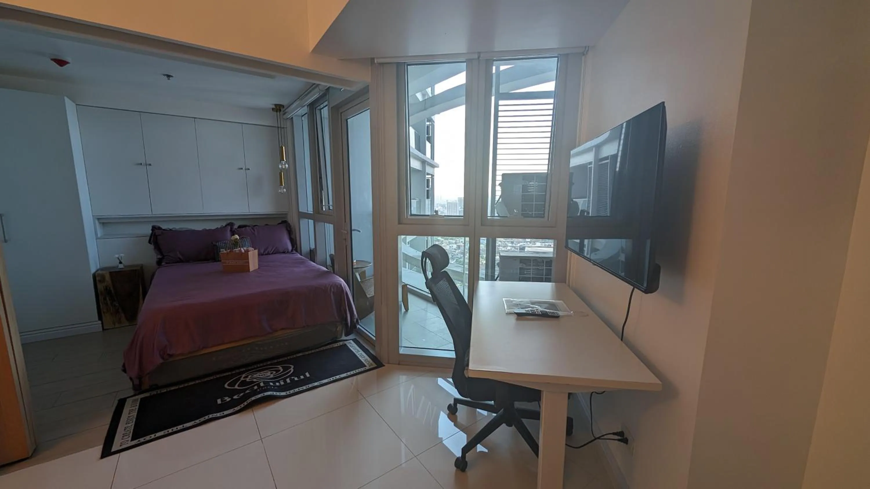 Bed in EG Private House -BGC UPTOWN